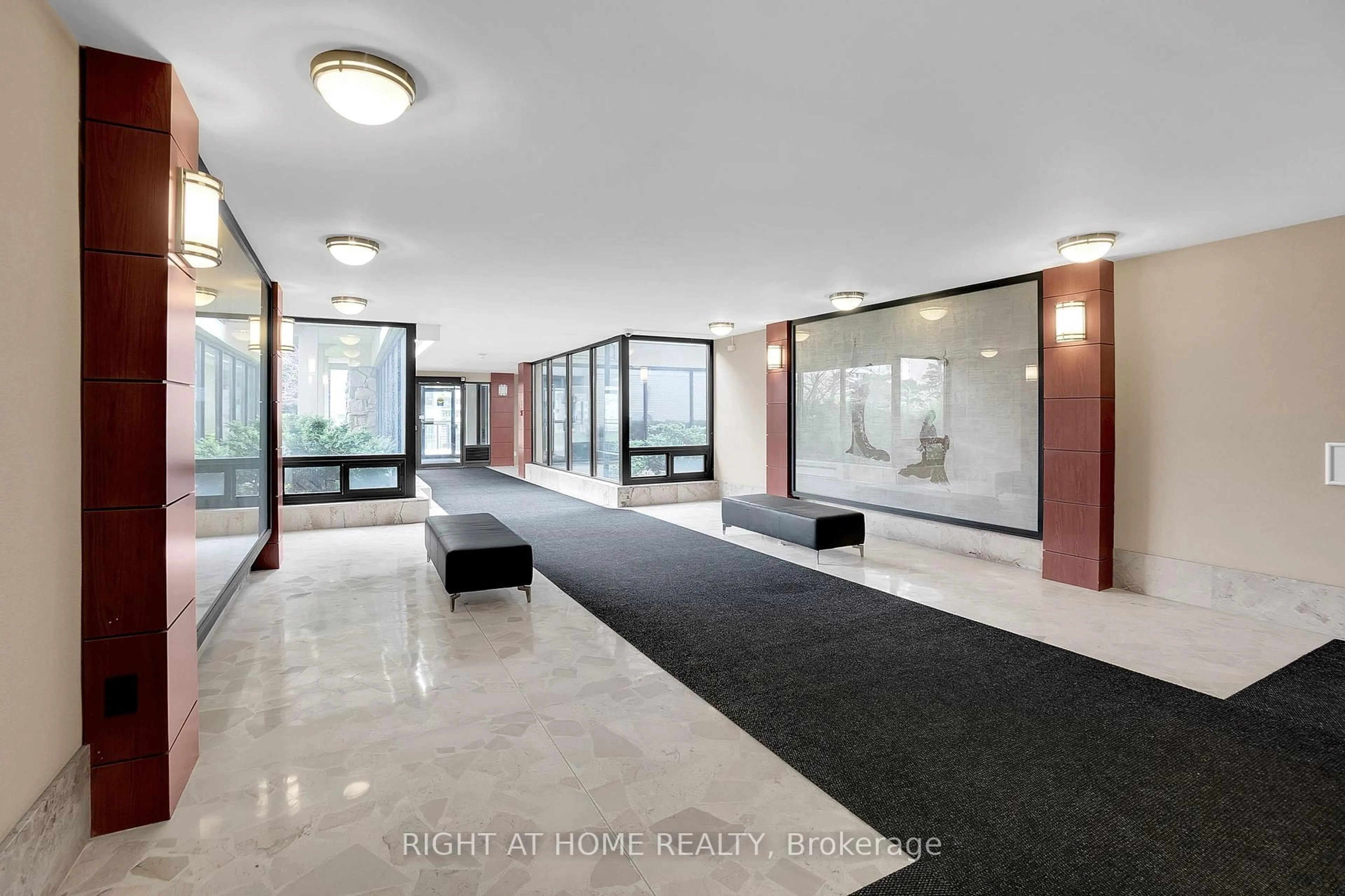 Indoor foyer for 360 Ridelle Ave #2101, Toronto Ontario M6B 1K1