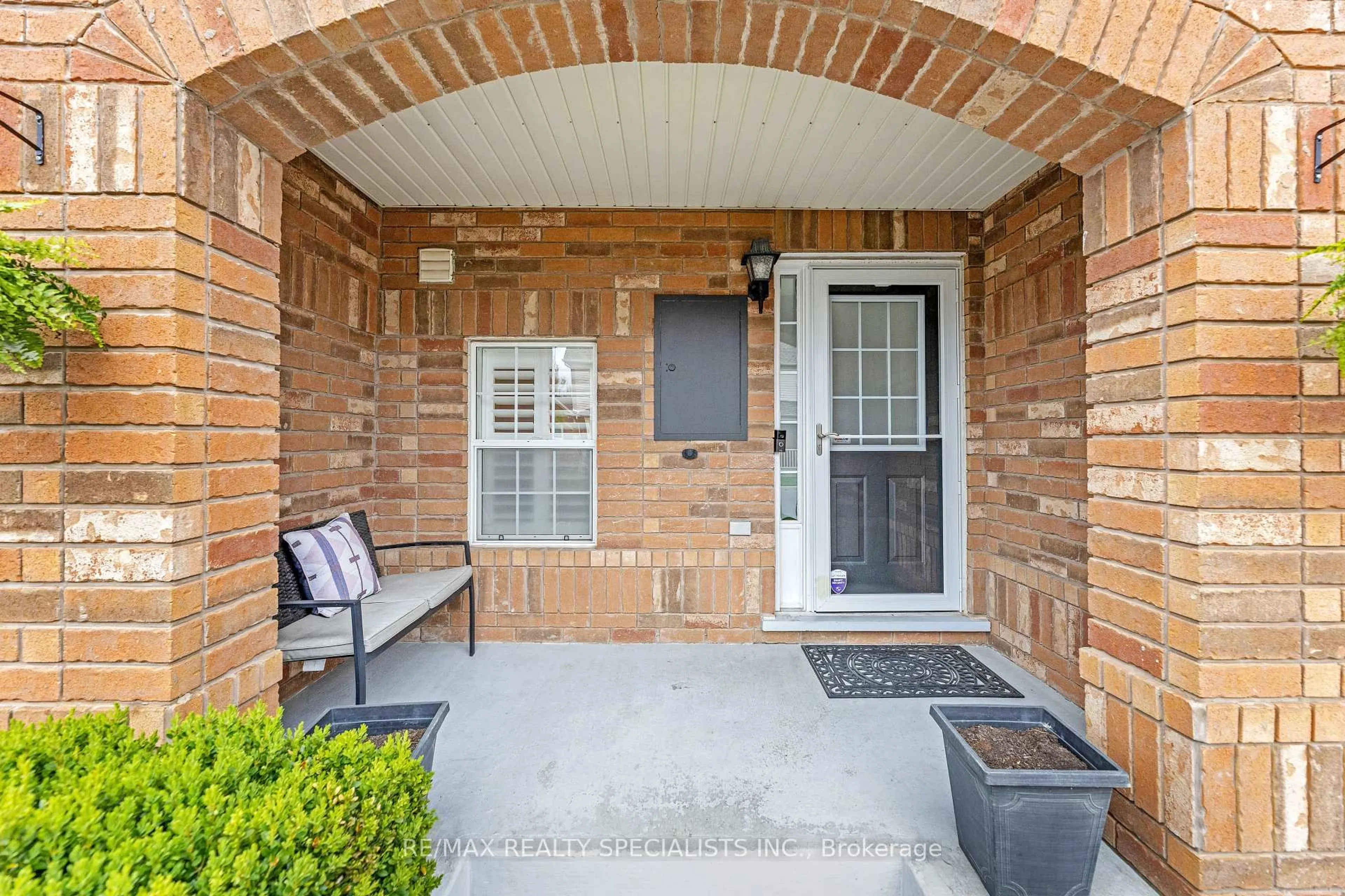 Indoor entryway for 646 Edwards Ave, Milton Ontario L9T 6B2