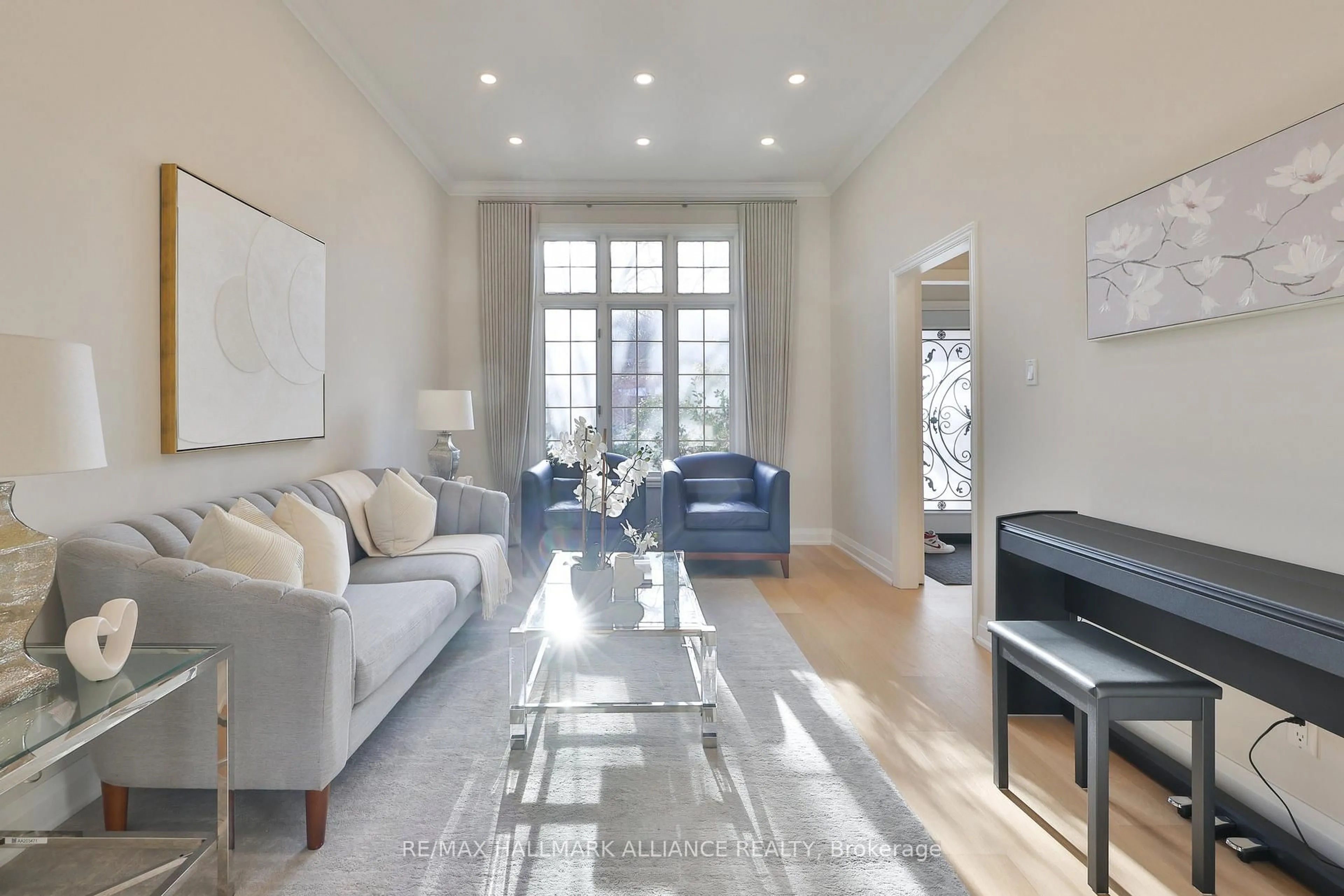 Living room with furniture, unknown for 411 Barclay Cres, Oakville Ontario L6J 6H8