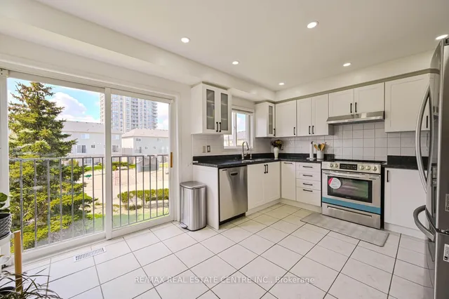 Additional property image - 4950 Albina Way Unit 93
