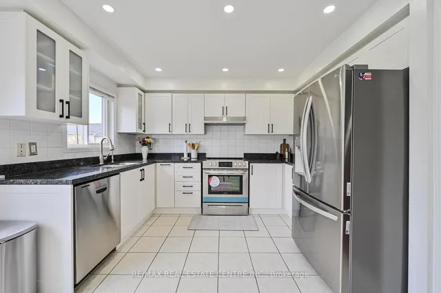 Additional property image - 4950 Albina Way Unit 93