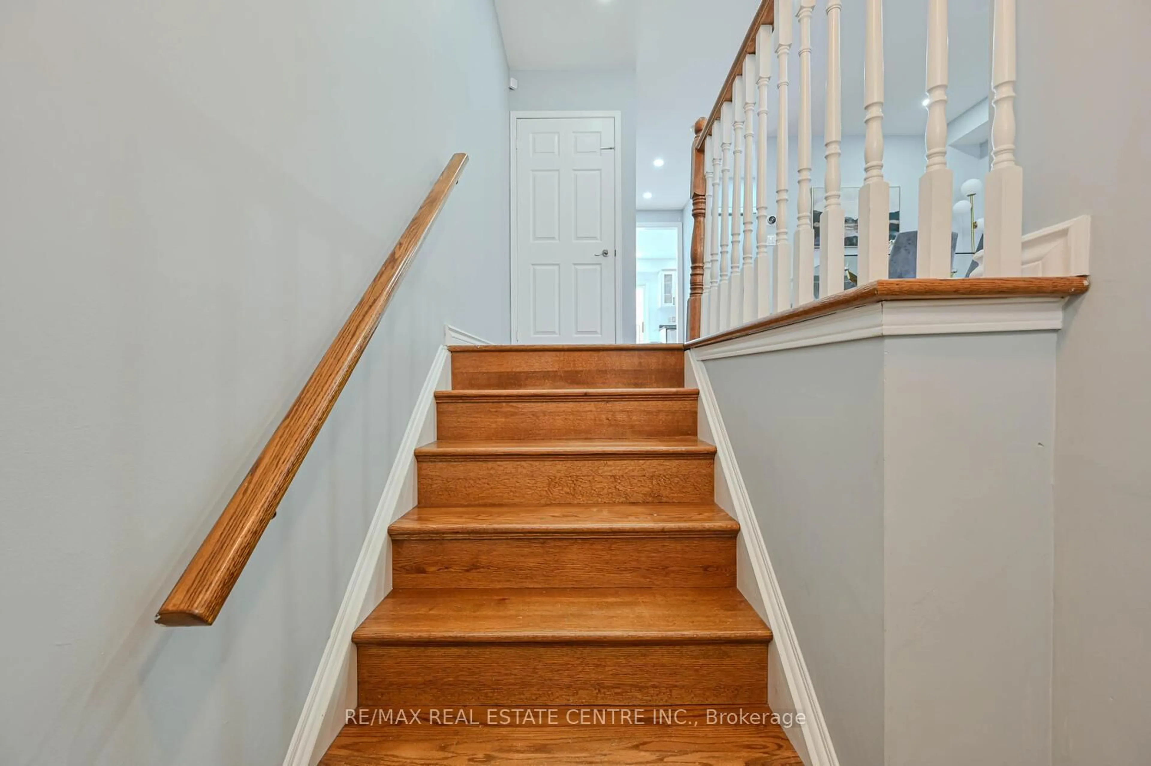 Stairs for 4950 Albina Way #93, Mississauga Ontario L4Z 4J4
