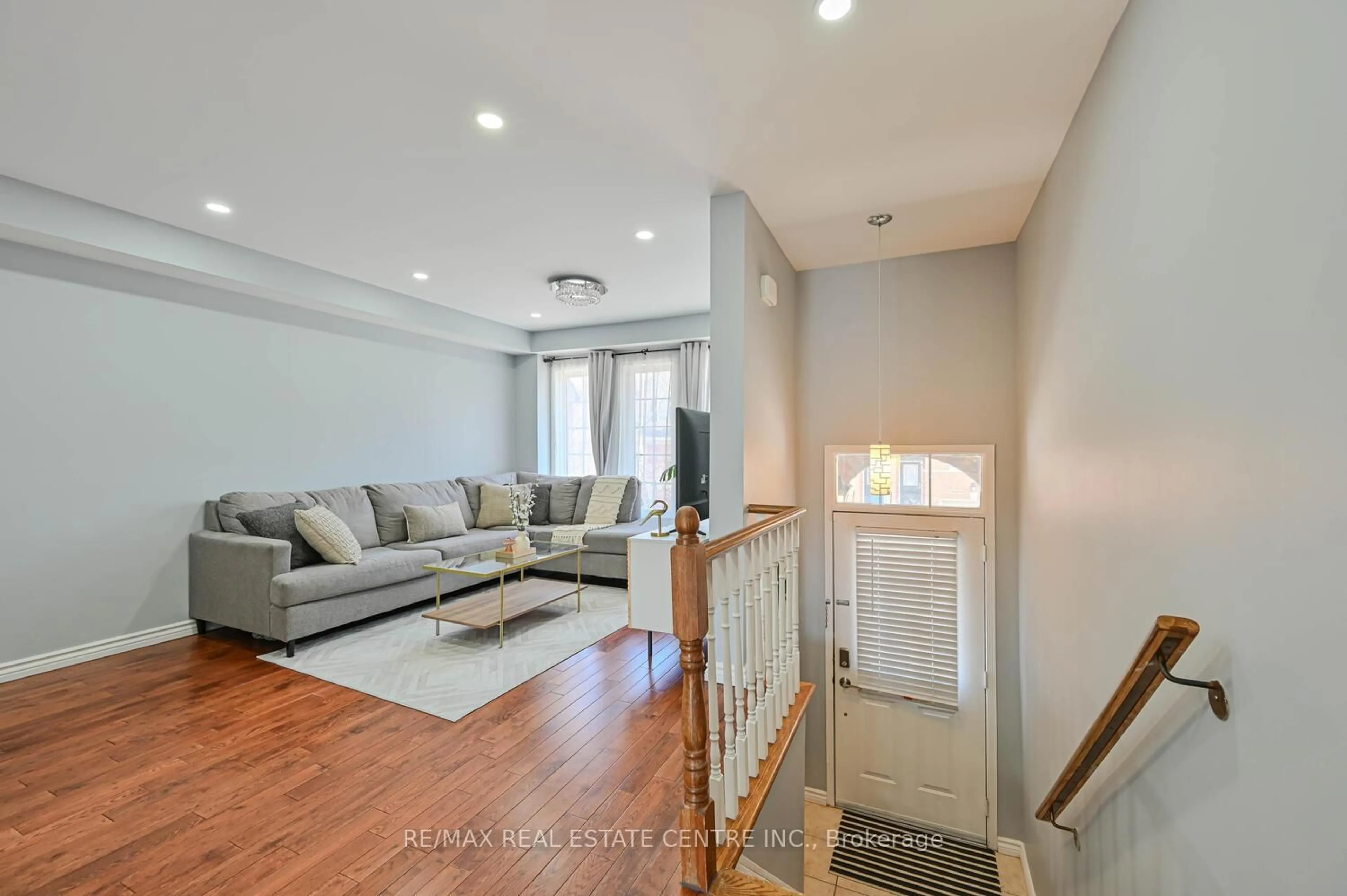 Living room with furniture, unknown for 4950 Albina Way #93, Mississauga Ontario L4Z 4J4
