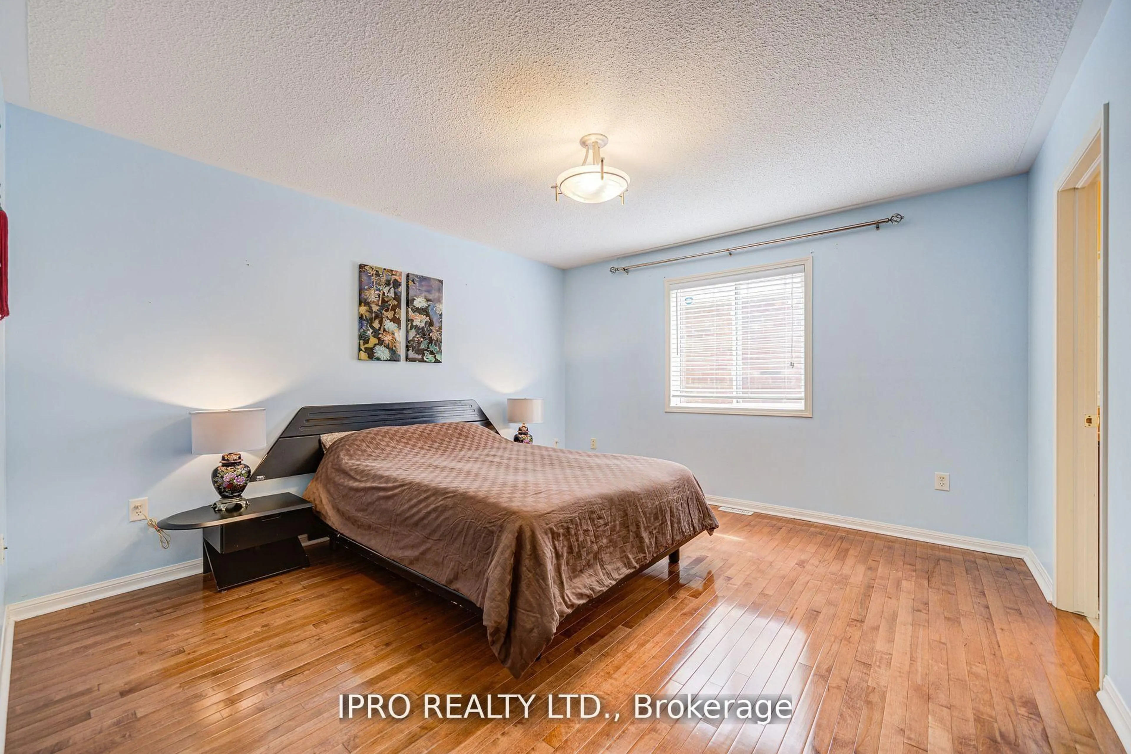 Bedroom with bed, wood/laminate floor for 7 Bonavista Dr, Brampton Ontario L6X 0N2