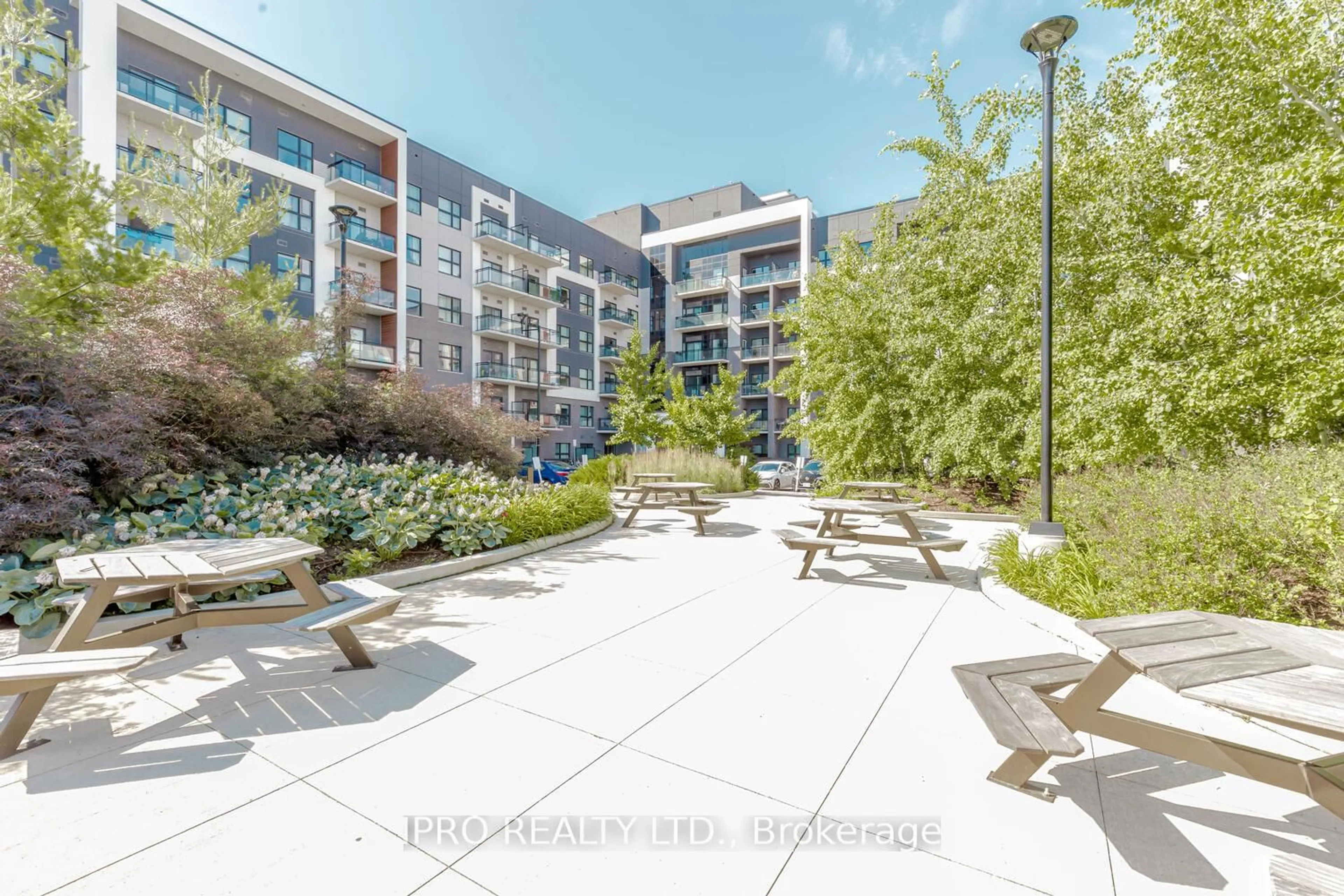 Patio, street for 128 Grovewood Common N/A #318, Oakville Ontario L6H 0X3