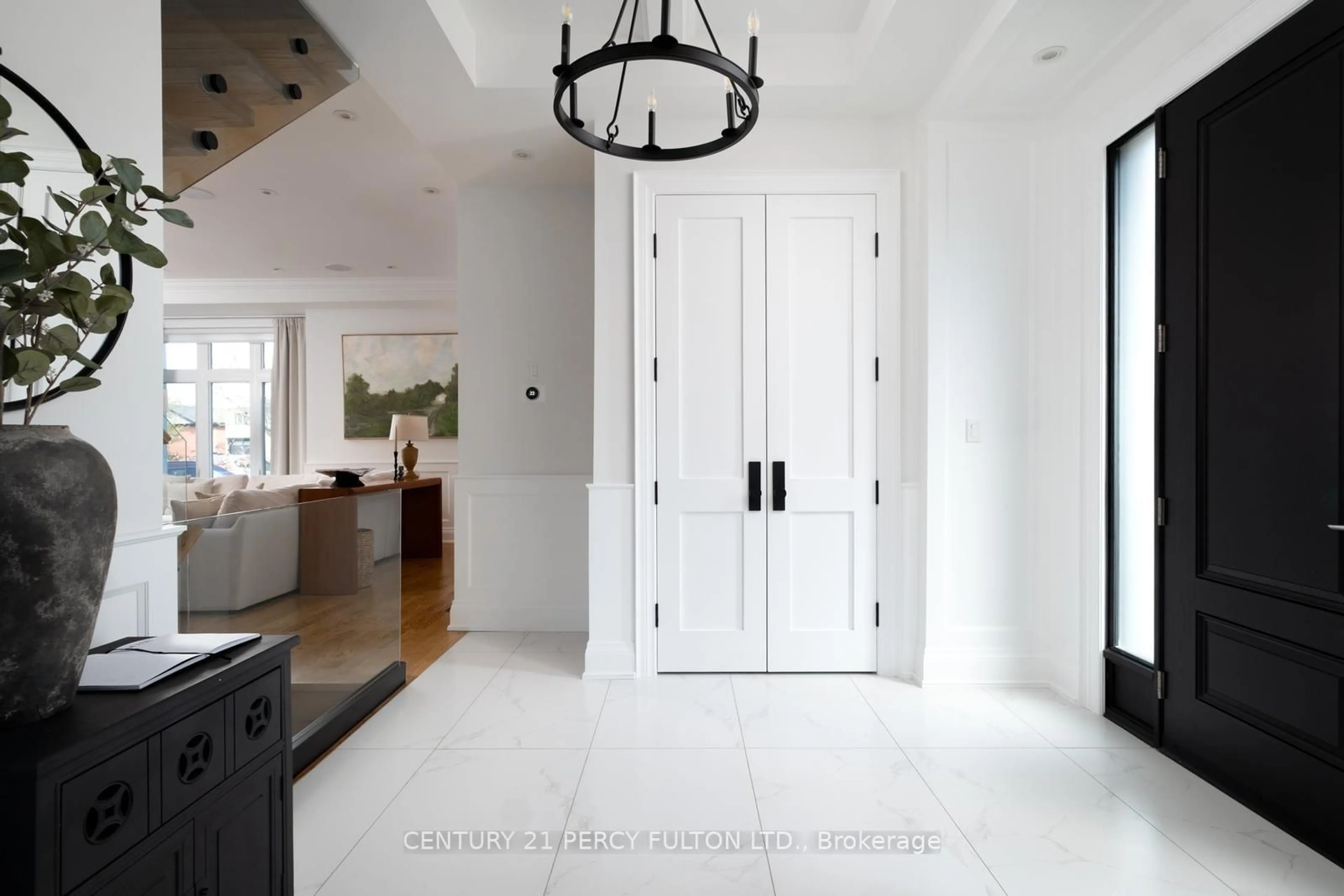 Indoor entryway for 95 Great Oak Dr, Toronto Ontario M9A 1N7