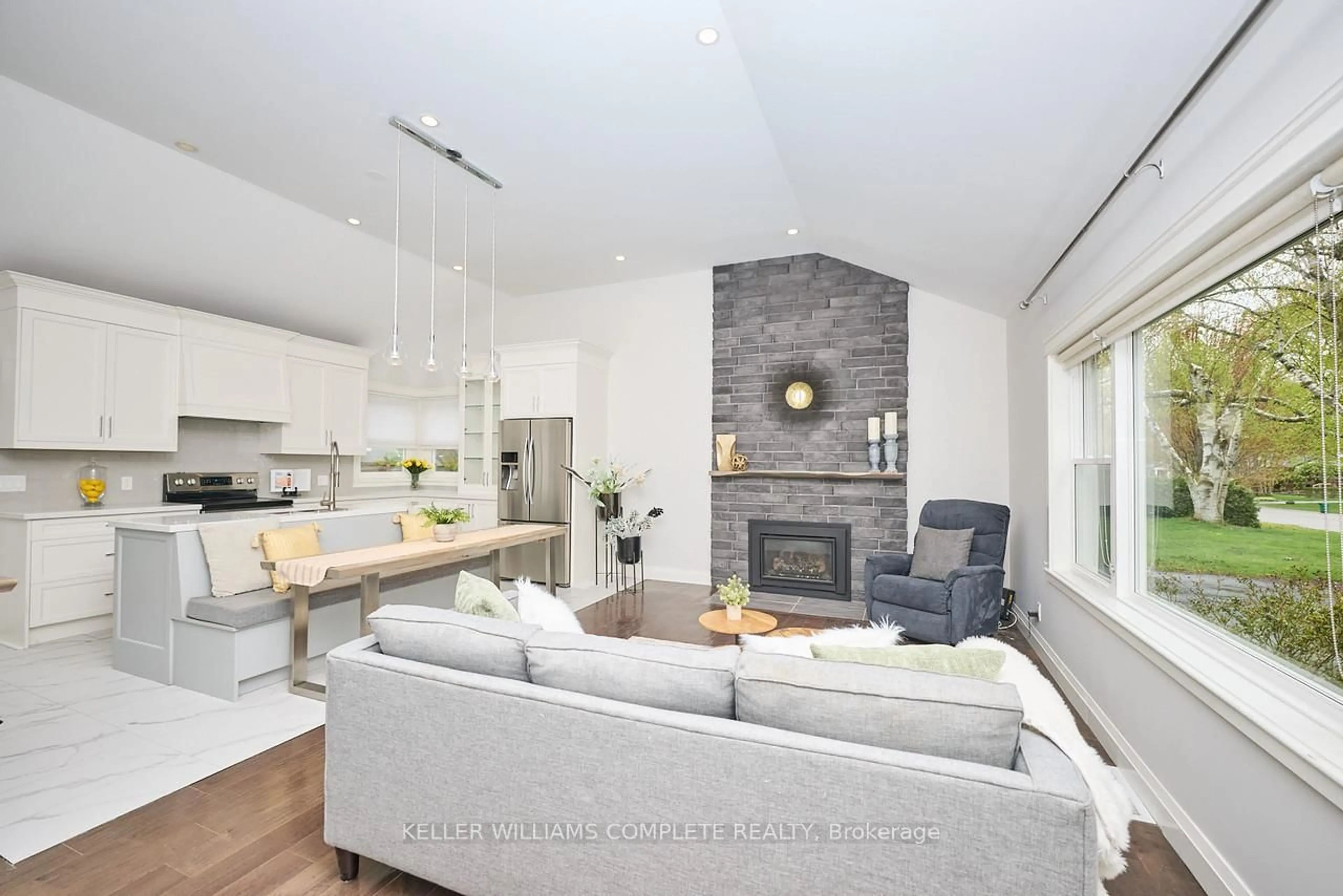 Open concept kitchen, unknown for 965 KINGSWAY Dr, Burlington Ontario L7T 3J1