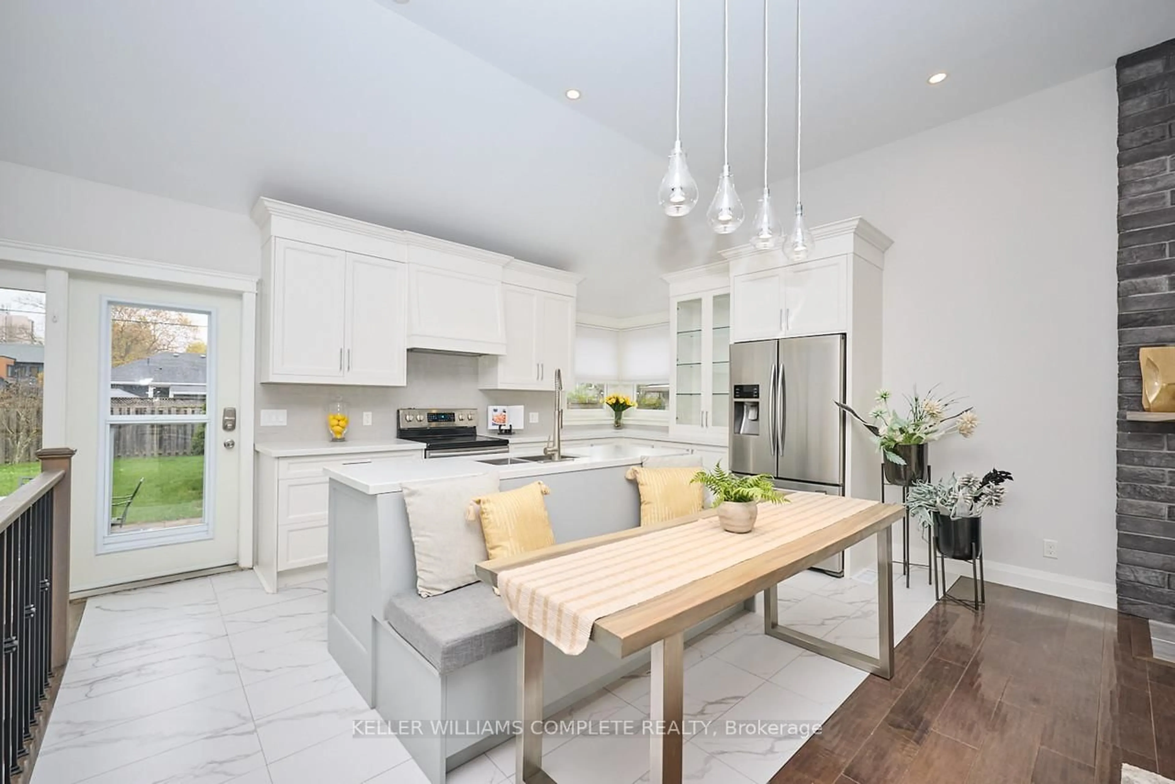 Open concept kitchen, ceramic/tile floor for 965 KINGSWAY Dr, Burlington Ontario L7T 3J1