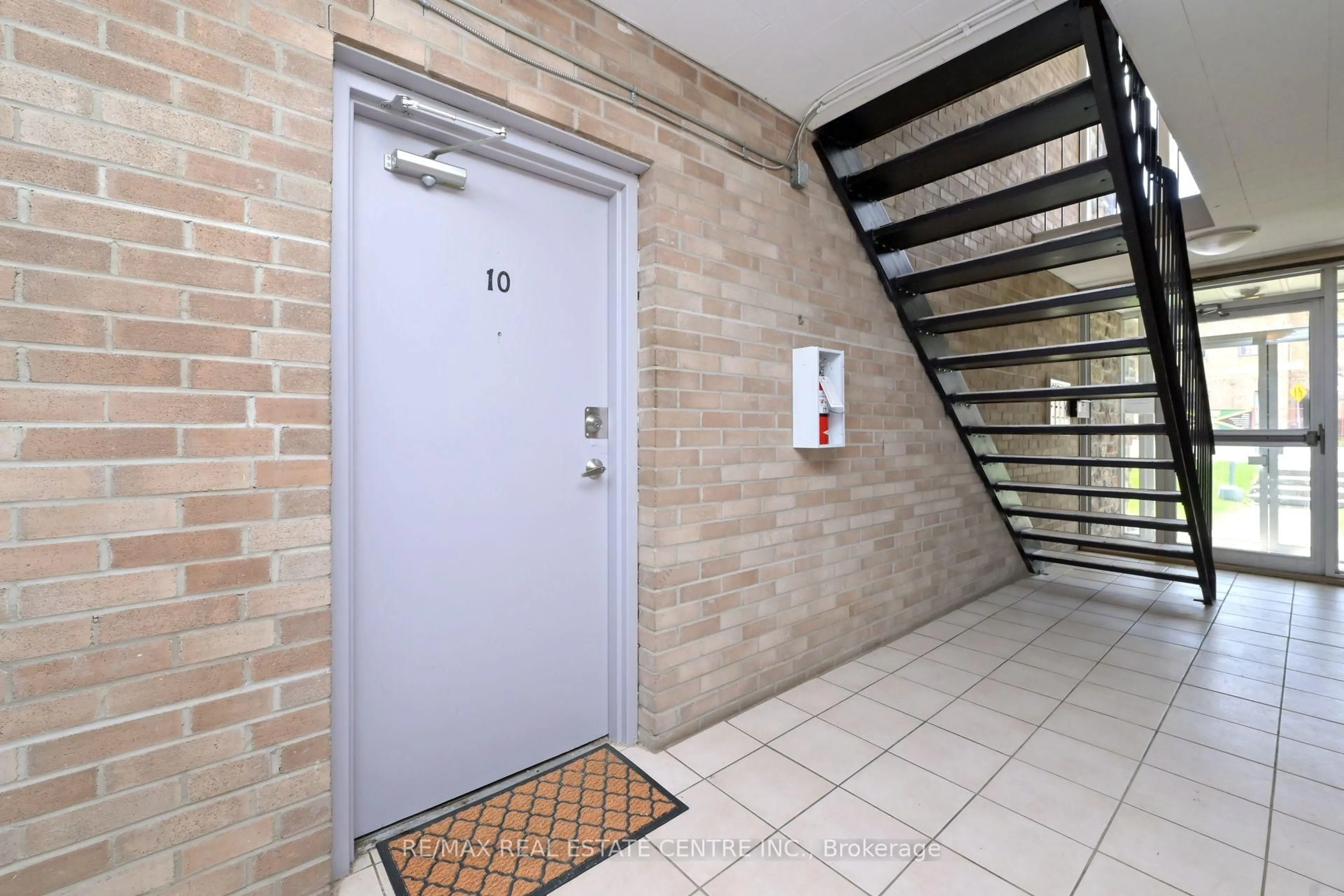 Indoor foyer for 65 First St #10, Orangeville Ontario L9W 2E6
