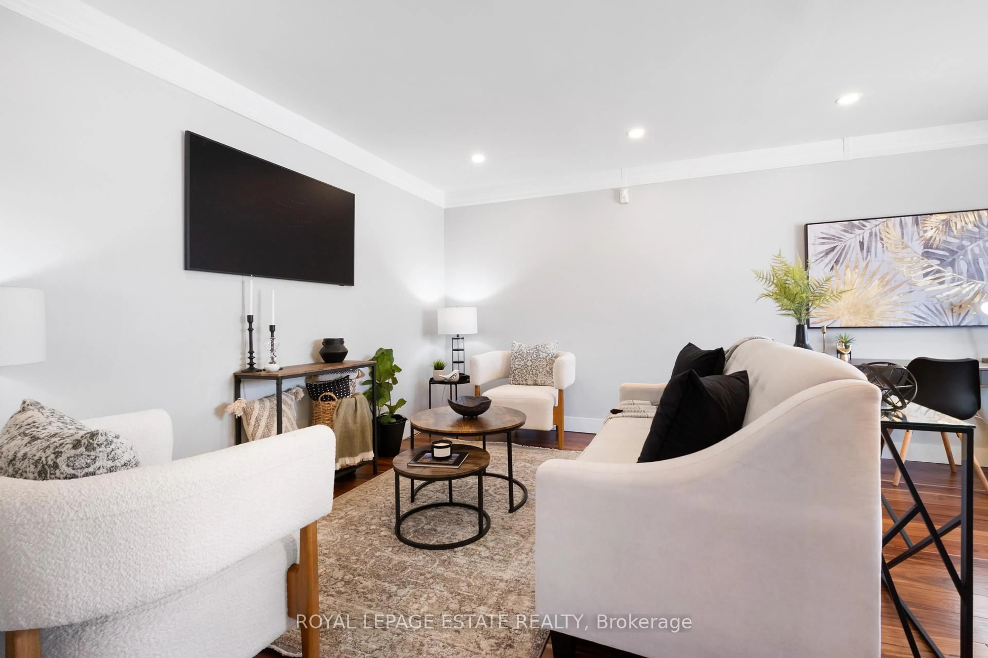 Living room with furniture, unknown for 2342 Arnold Cres, Burlington Ontario L7P 4G3
