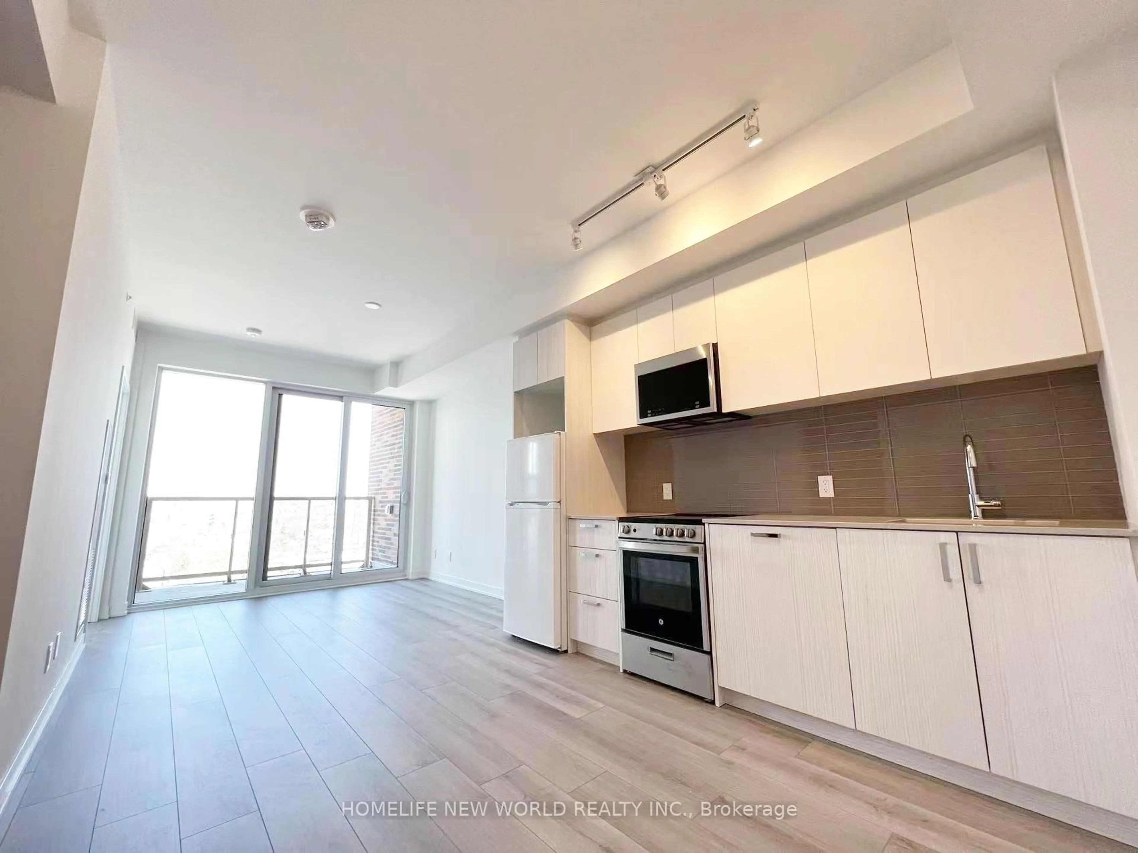 Open concept kitchen, wood/laminate floor for 1787 St Clair Ave #814, Toronto Ontario M6N 0B7