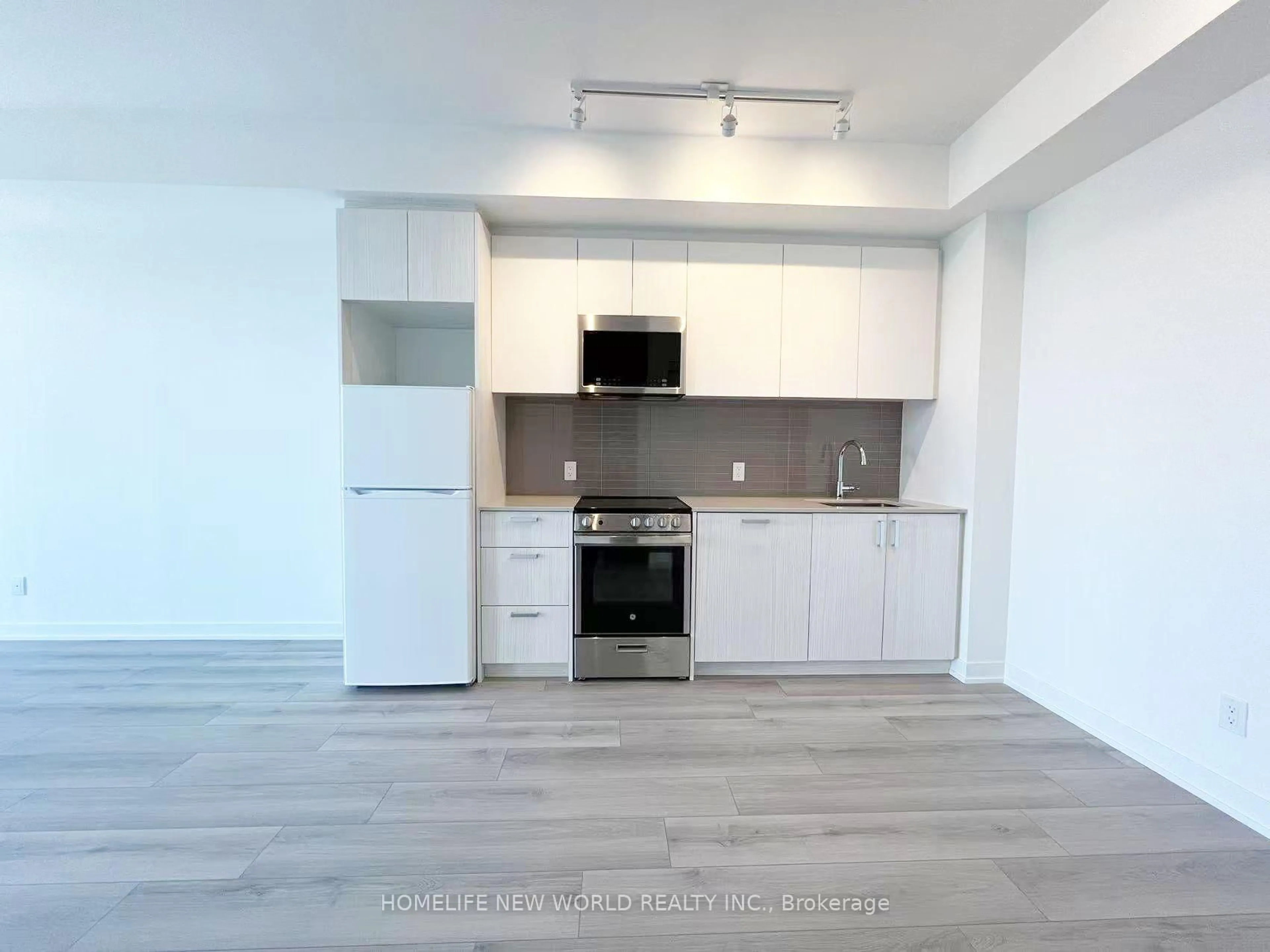 Unknown for 1787 St Clair Ave #814, Toronto Ontario M6N 0B7