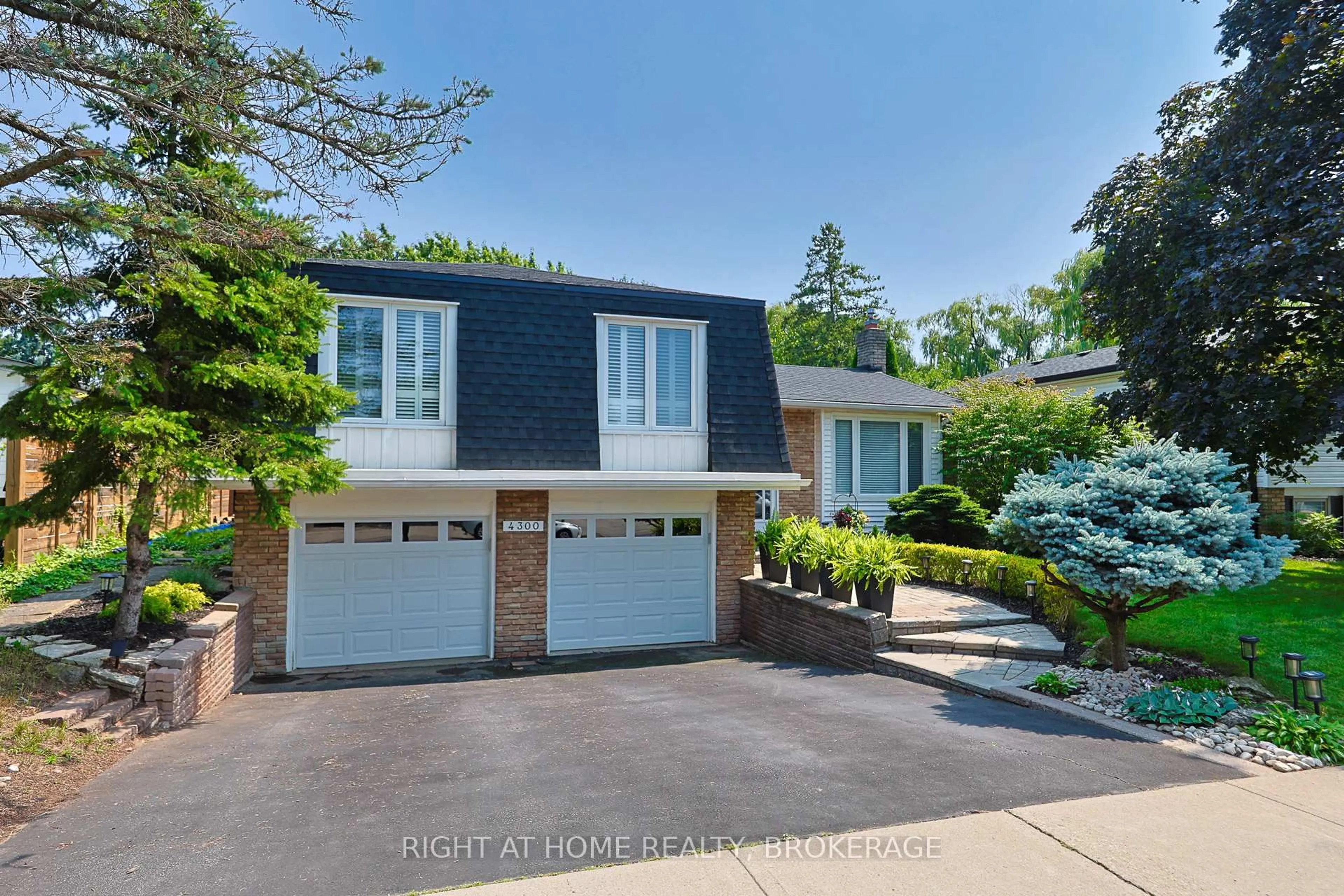 Home with brick exterior material, street for 4300 Longmoor Dr, Burlington Ontario L7L 5A3