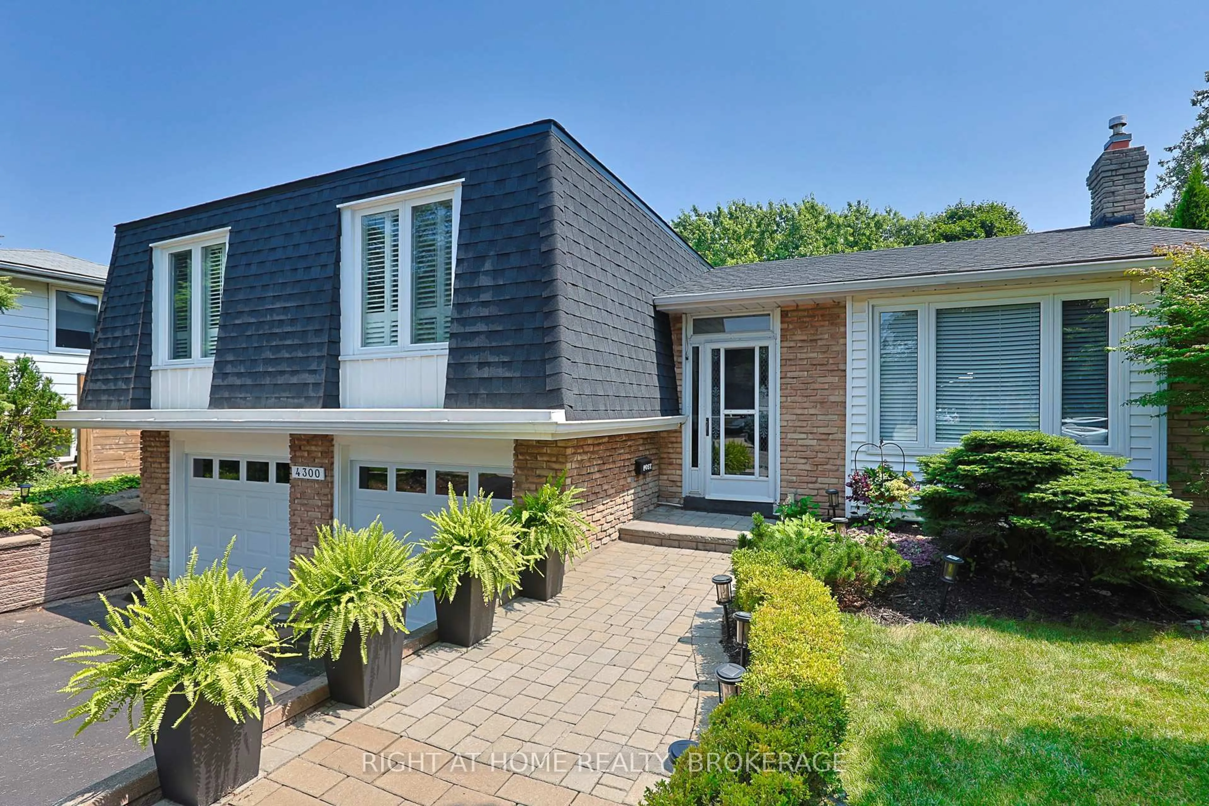 Home with brick exterior material, street for 4300 Longmoor Dr, Burlington Ontario L7L 5A3