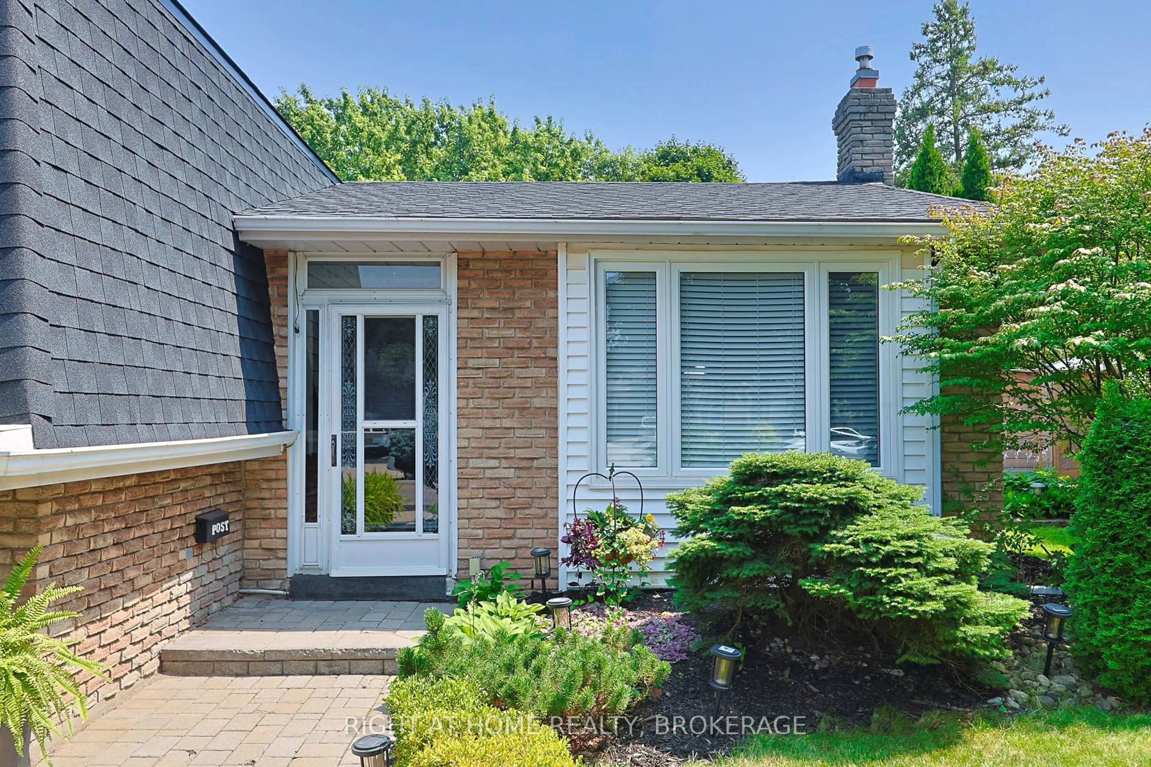 Home with brick exterior material, street for 4300 Longmoor Dr, Burlington Ontario L7L 5A3
