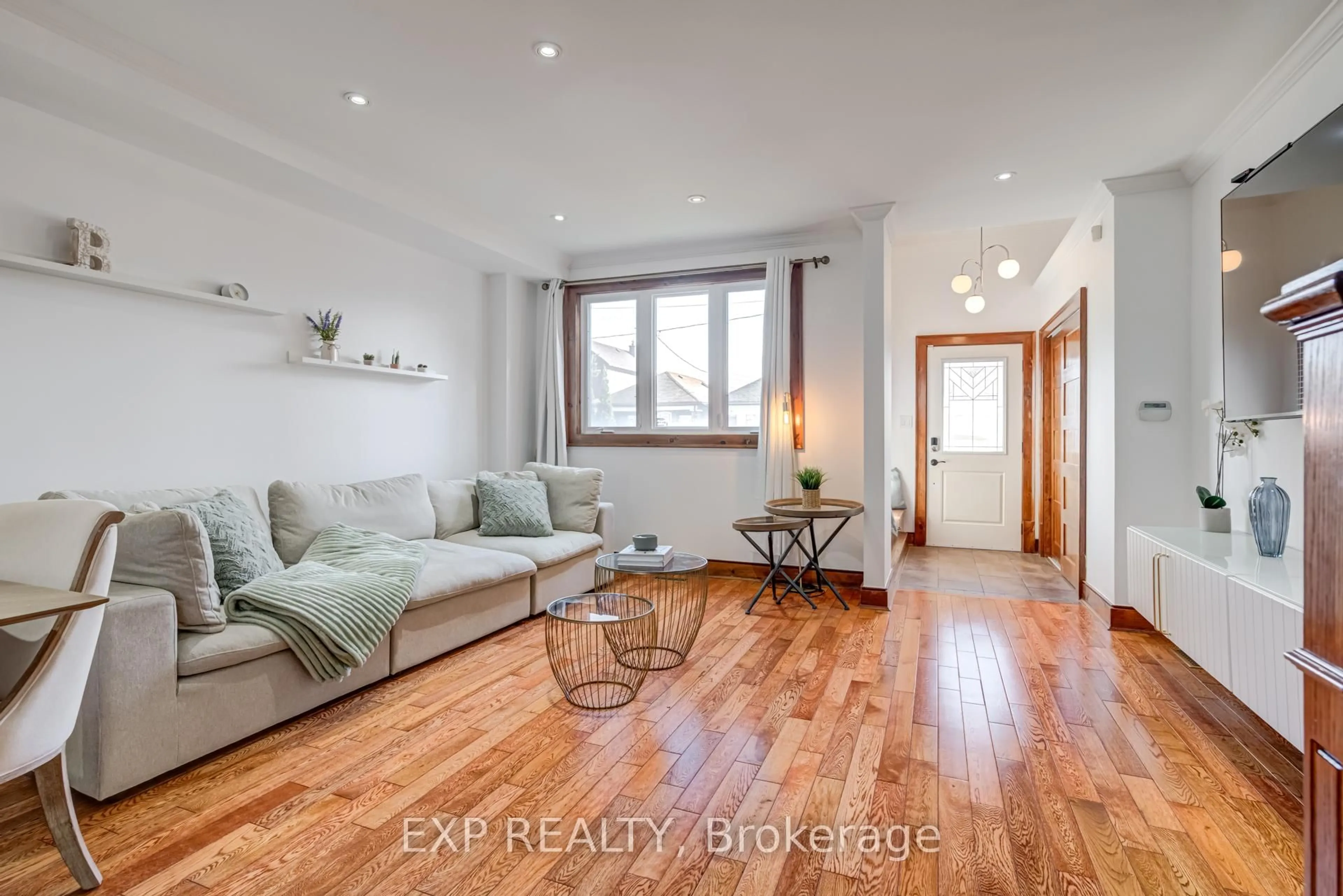Living room with furniture, wood/laminate floor for 133 Brownville Ave, Toronto Ontario M6N 4L2