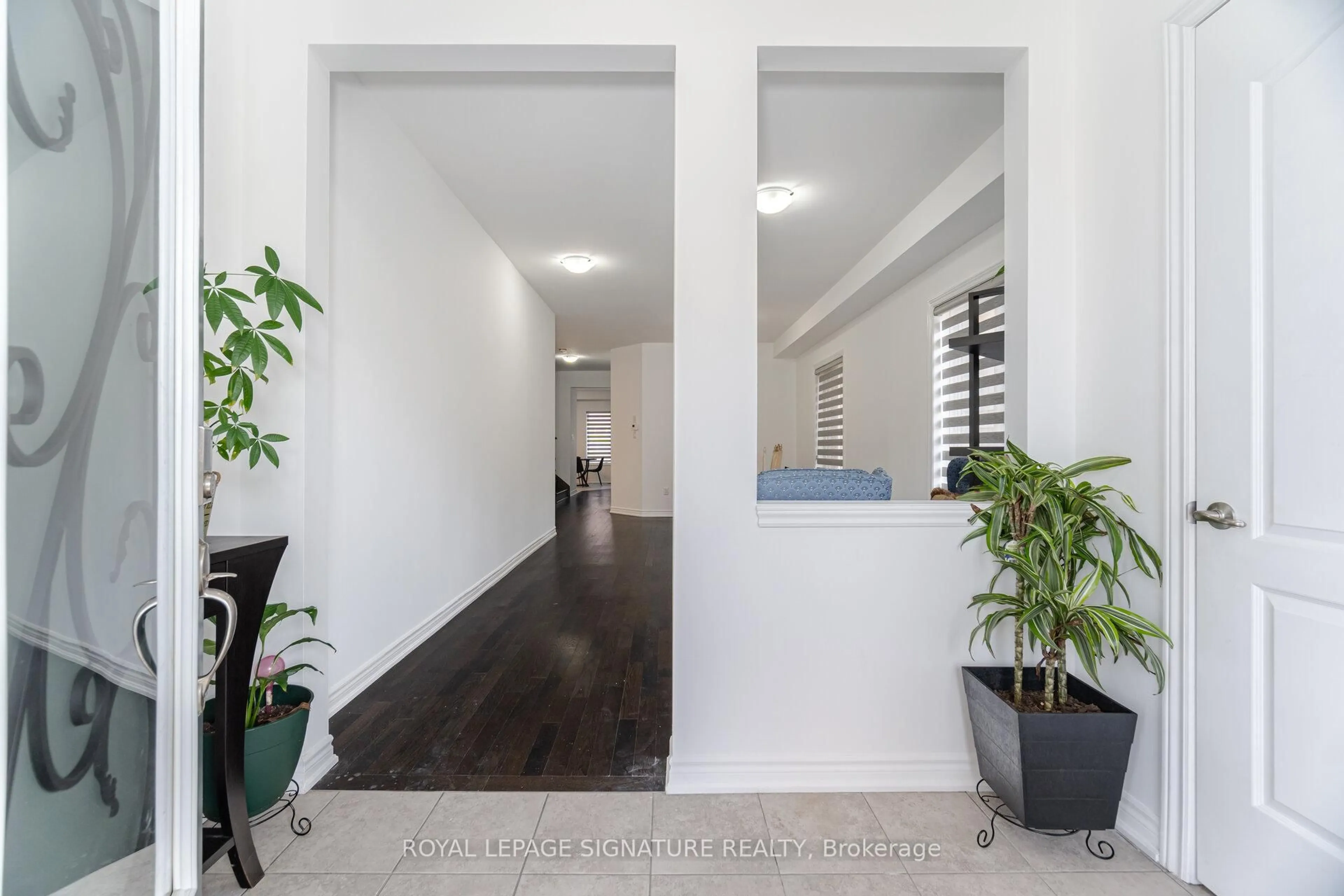 Indoor entryway for 481 Brisdale Dr, Brampton Ontario L7A 0G4