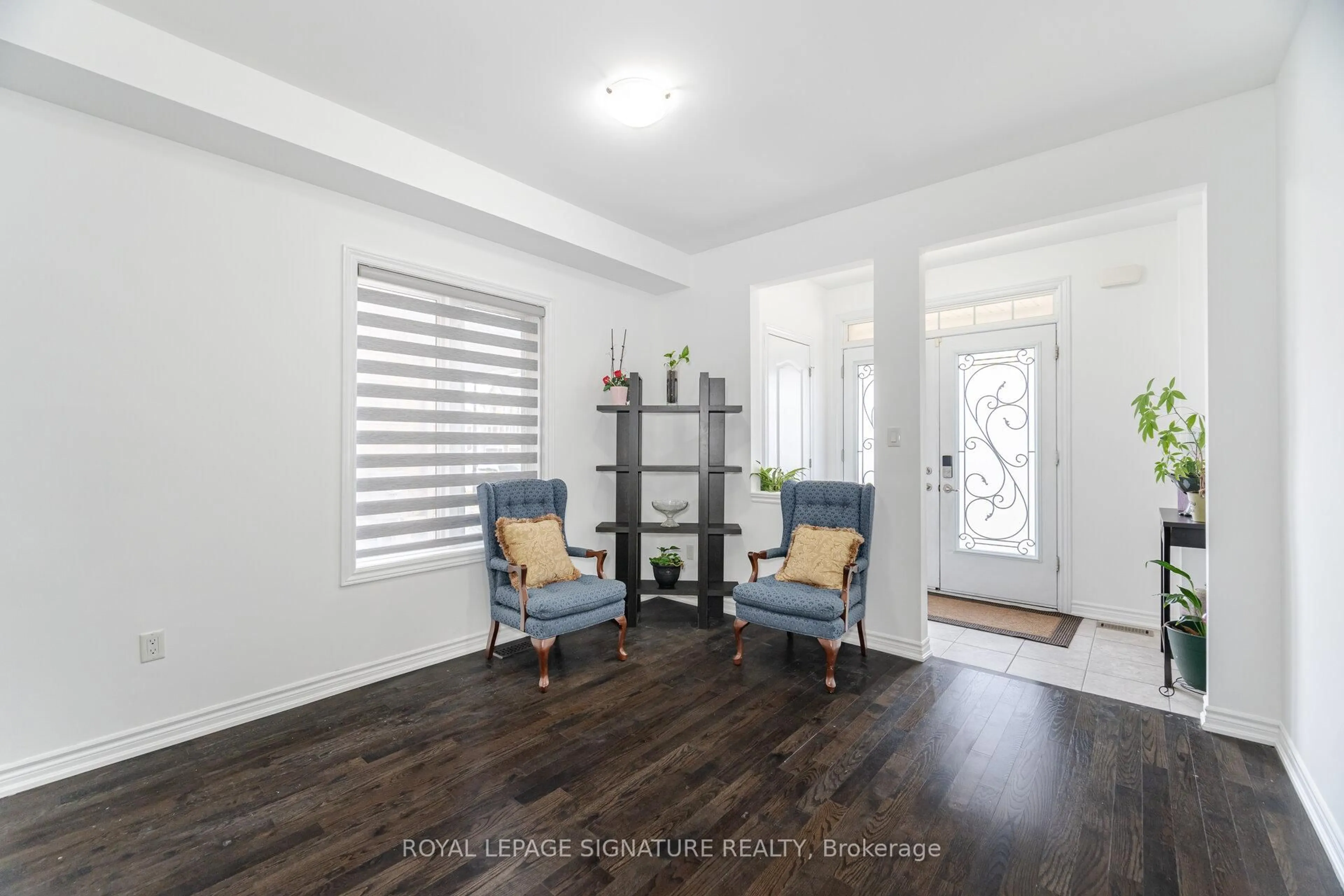 Indoor entryway for 481 Brisdale Dr, Brampton Ontario L7A 0G4