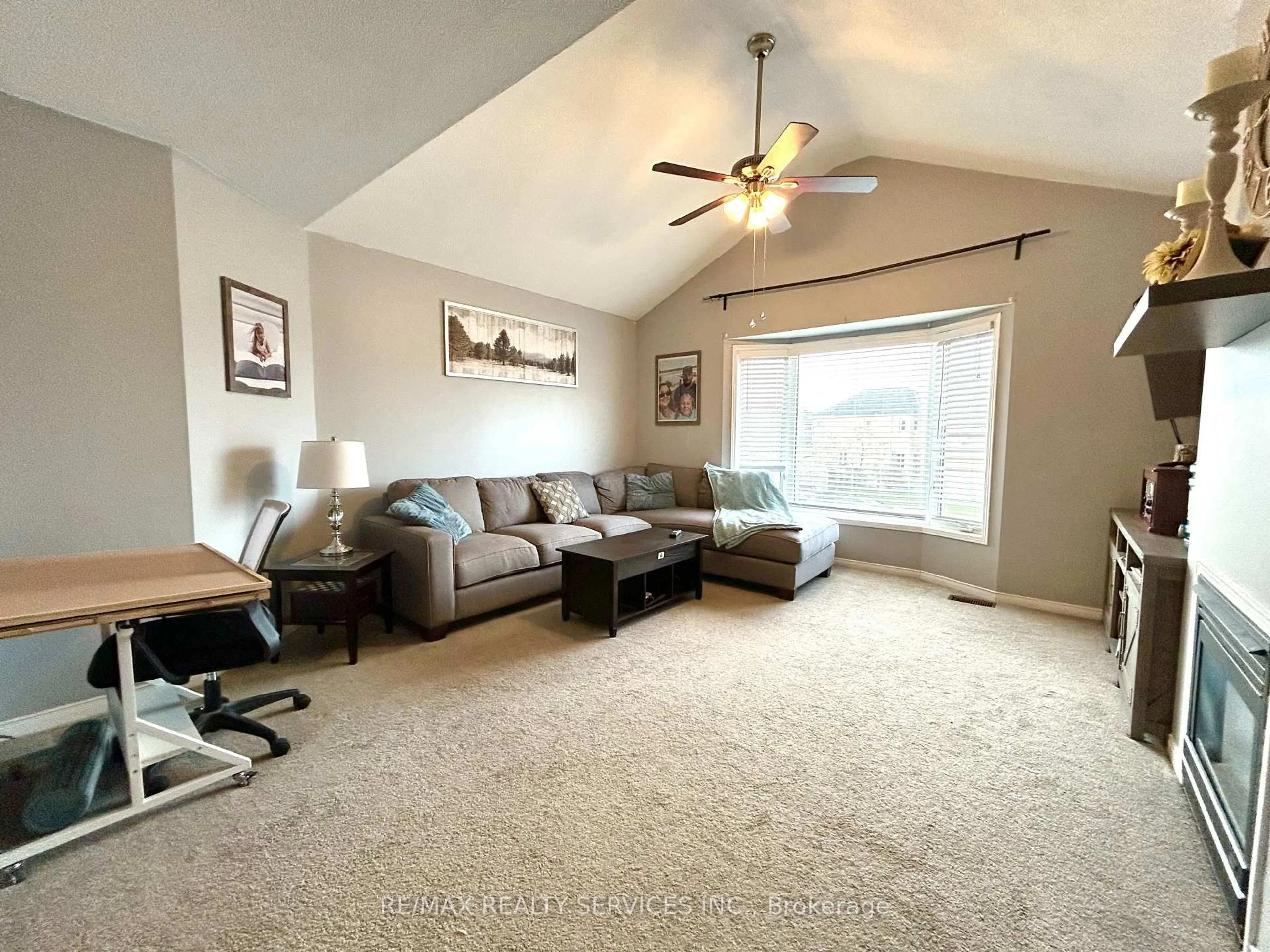 Living room with furniture, unknown for 411 Jay Cres, Orangeville Ontario L9W 4Z1