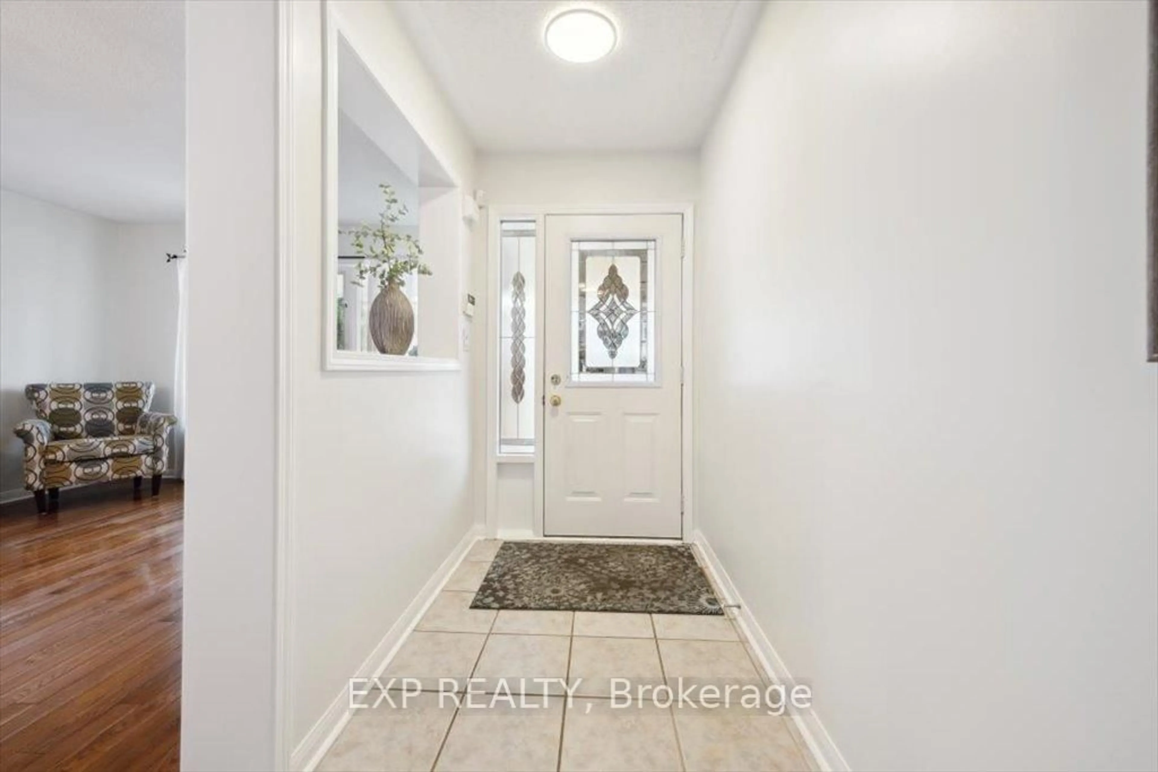 Indoor entryway for 1547 Dinsmore Dr, Milton Ontario L9T 5L5