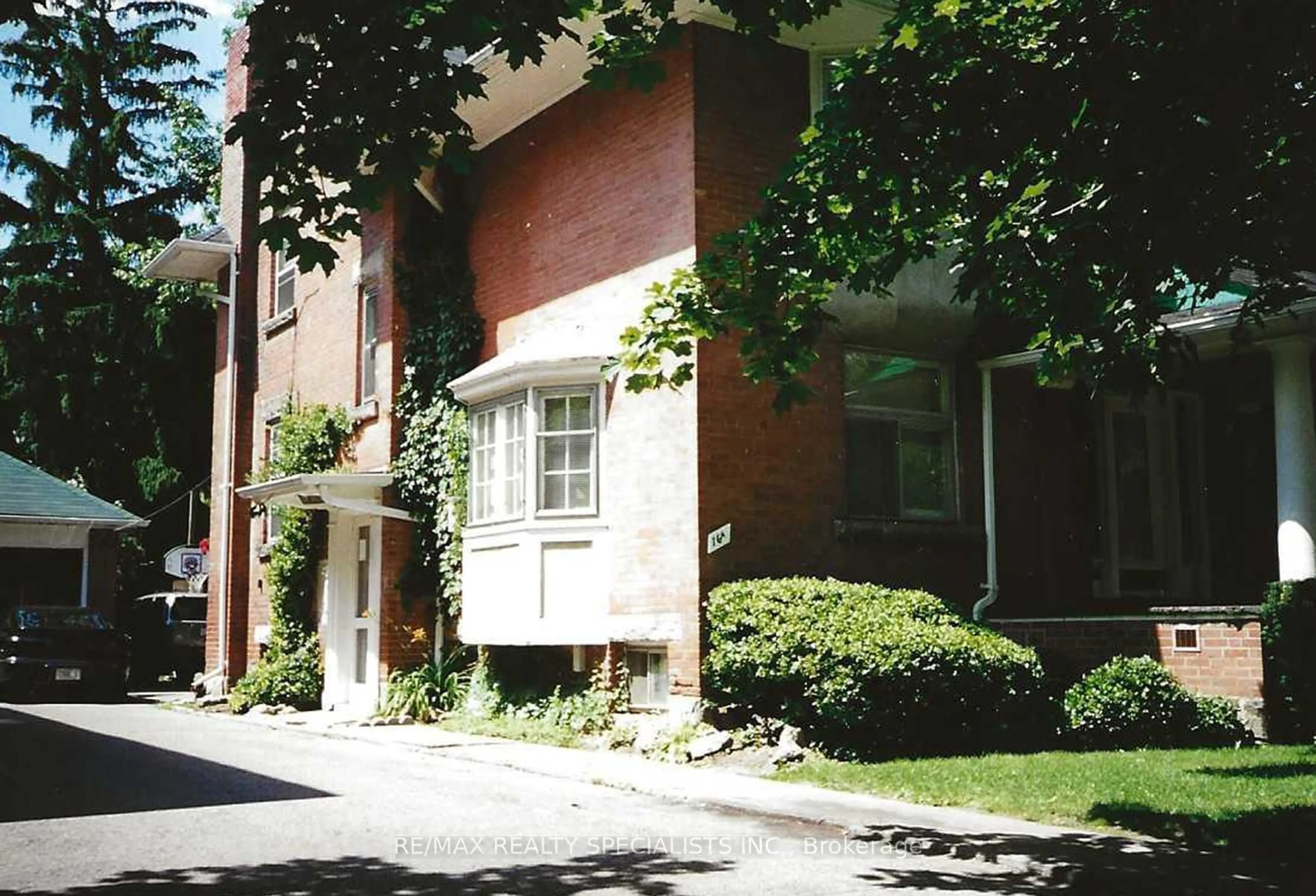 Unknown for 16 Wellington St, Brampton Ontario L6W 1Y2