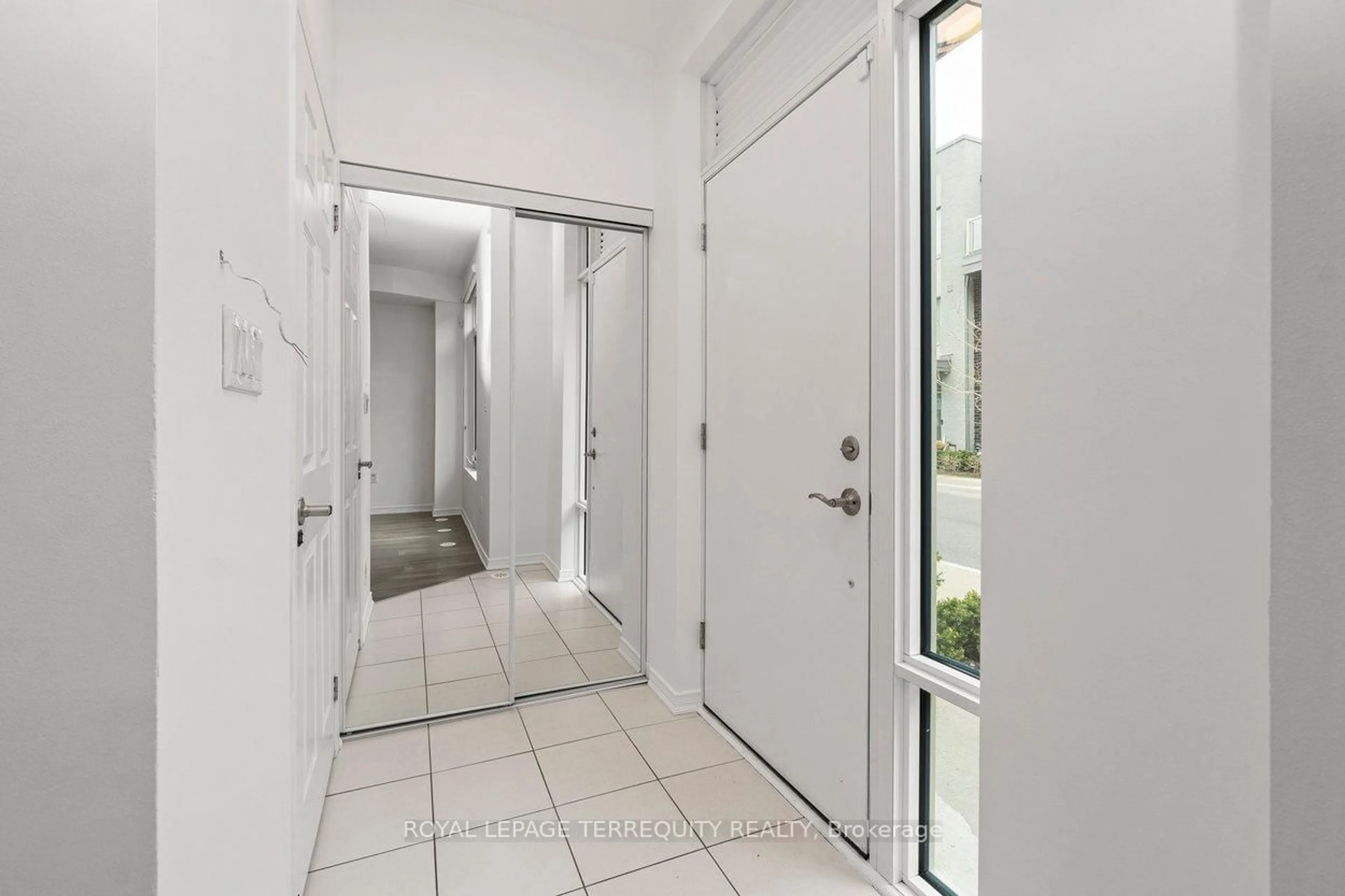 Indoor entryway for 35 Applewood Lane #53, Toronto Ontario M9C 0C1