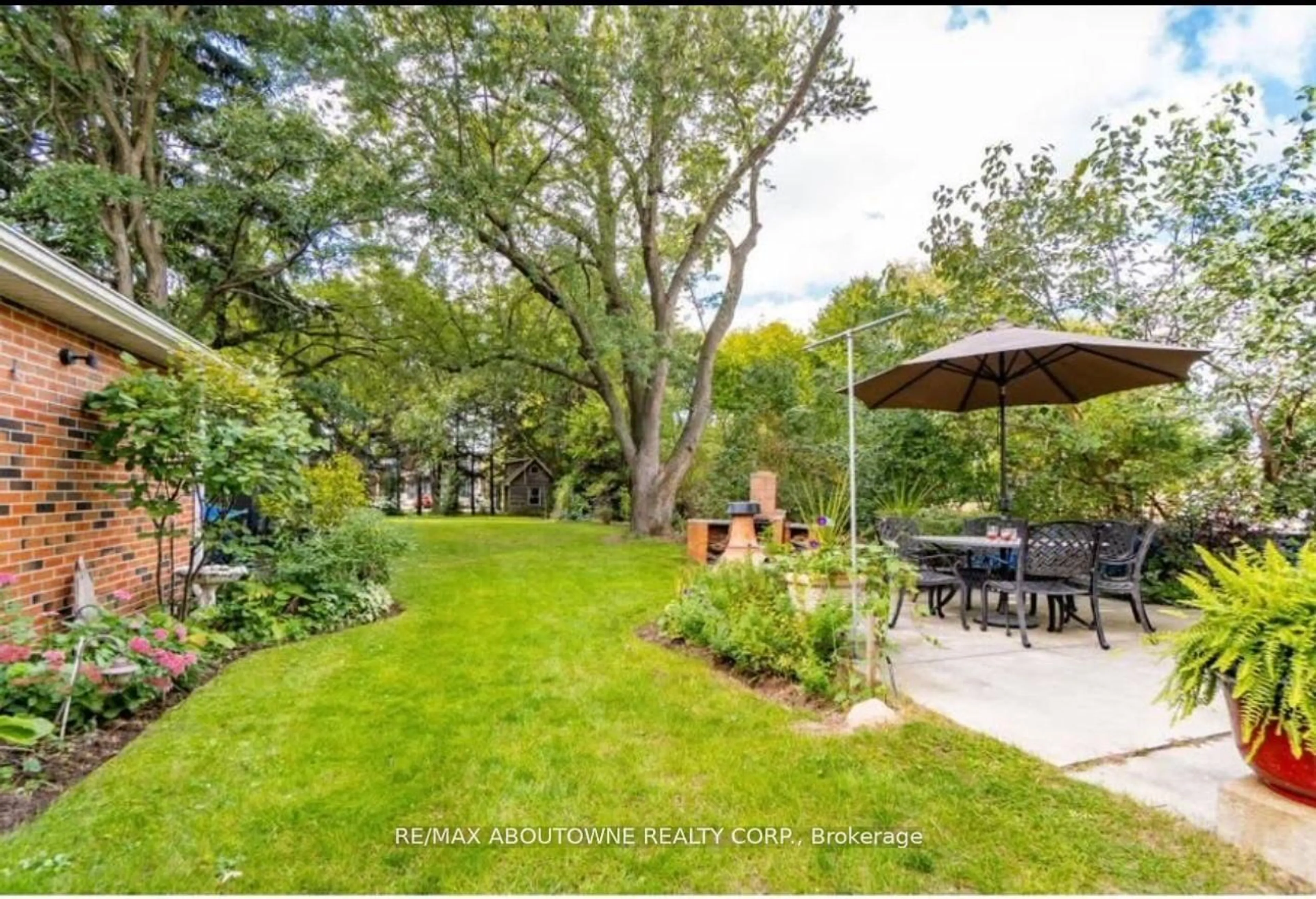 Patio, forest/trees view for 550 Fourth Line, Oakville Ontario L6L 5A7