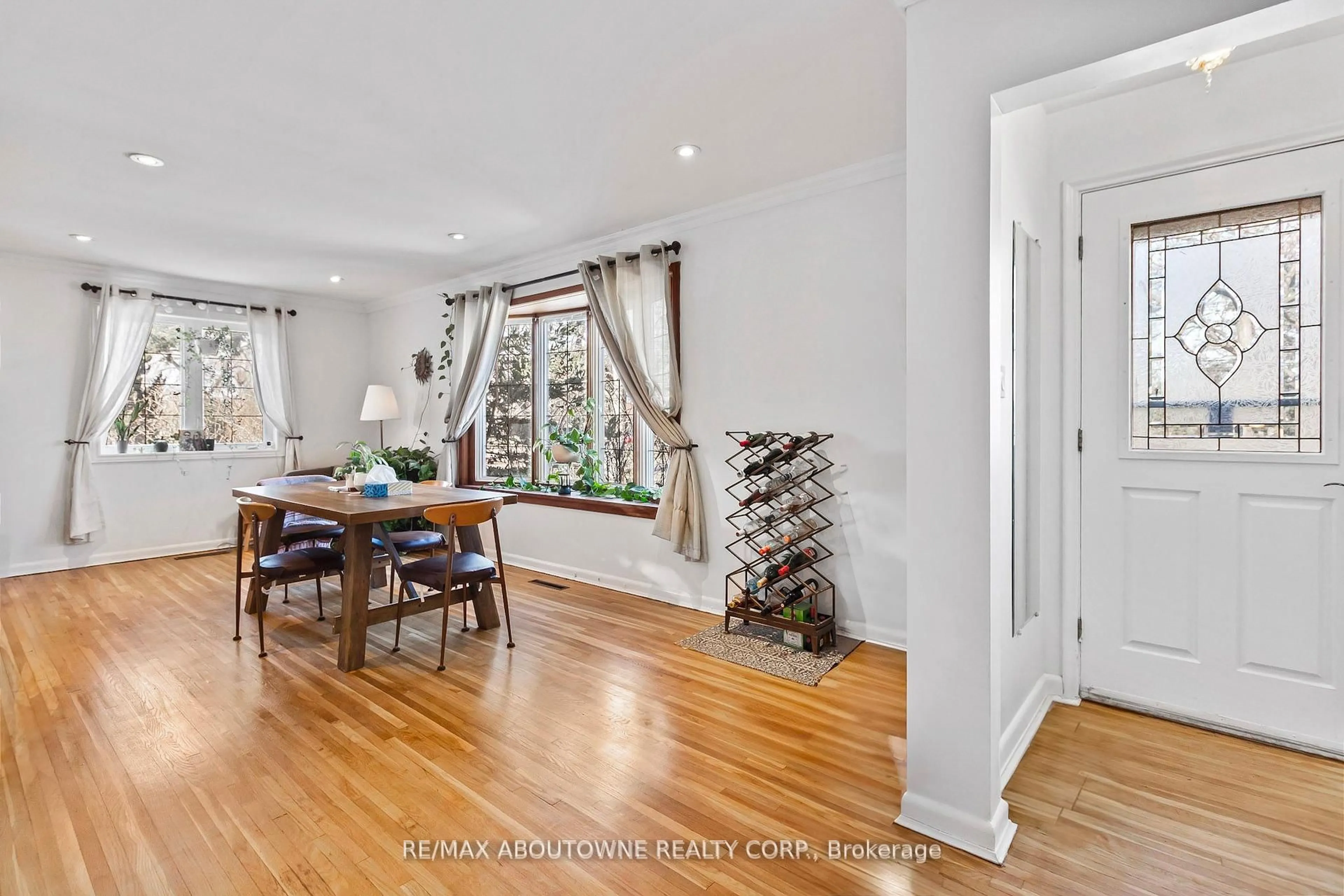 Dining room, unknown for 550 Fourth Line, Oakville Ontario L6L 5A7