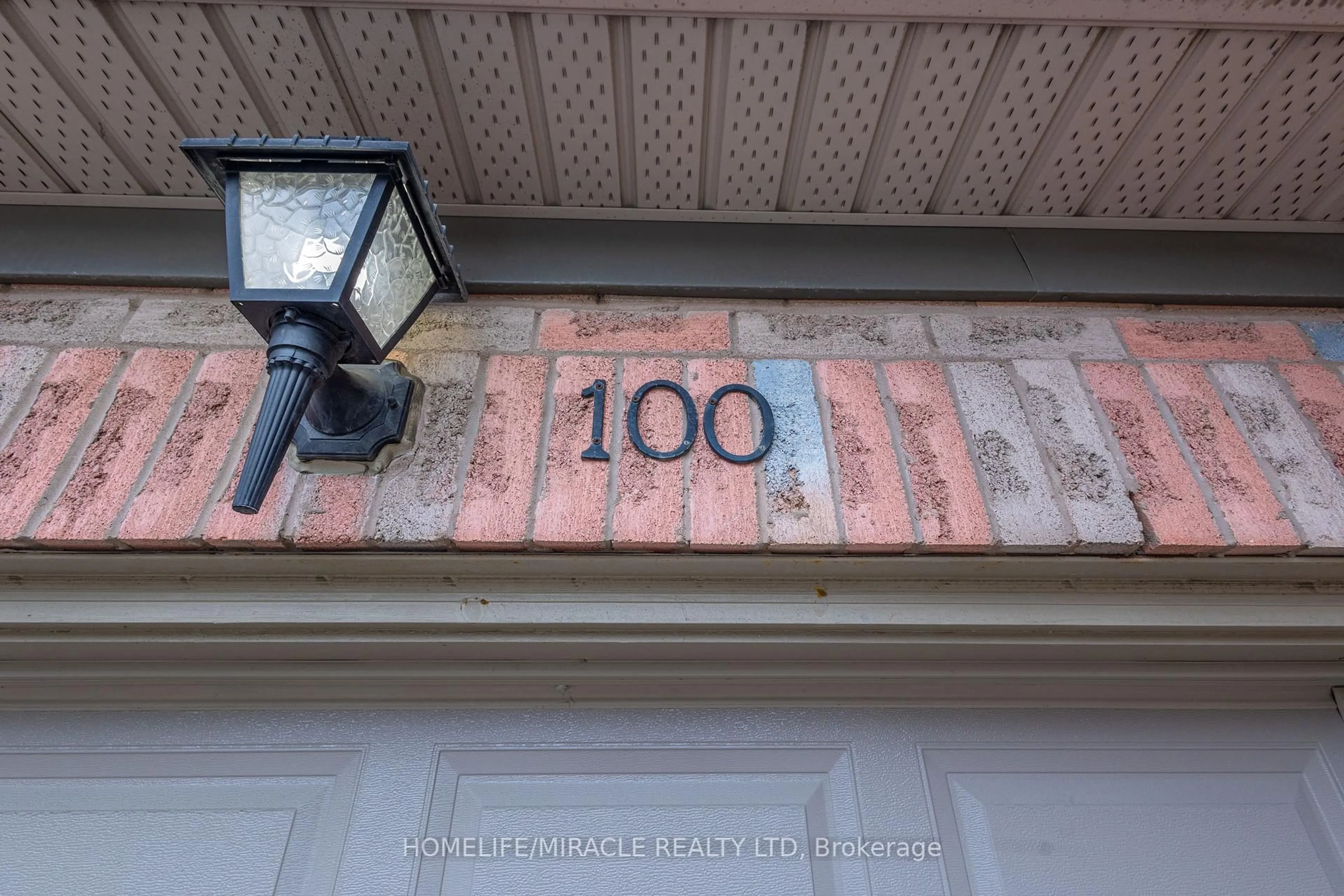 Indoor entryway for 5255 Guildwood Way #100, Mississauga Ontario L5R 4A9