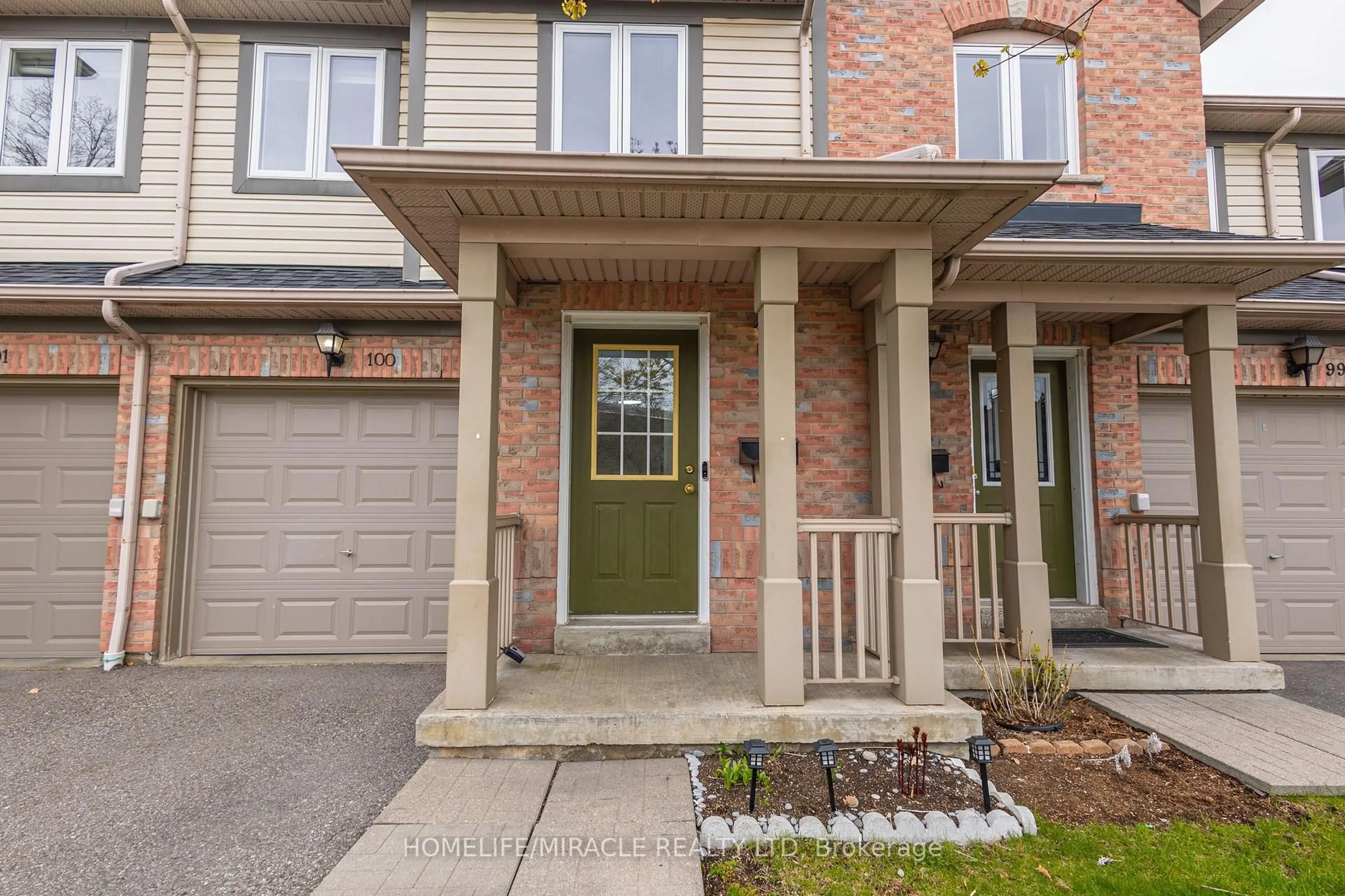 Home with brick exterior material, street for 5255 Guildwood Way #100, Mississauga Ontario L5R 4A9