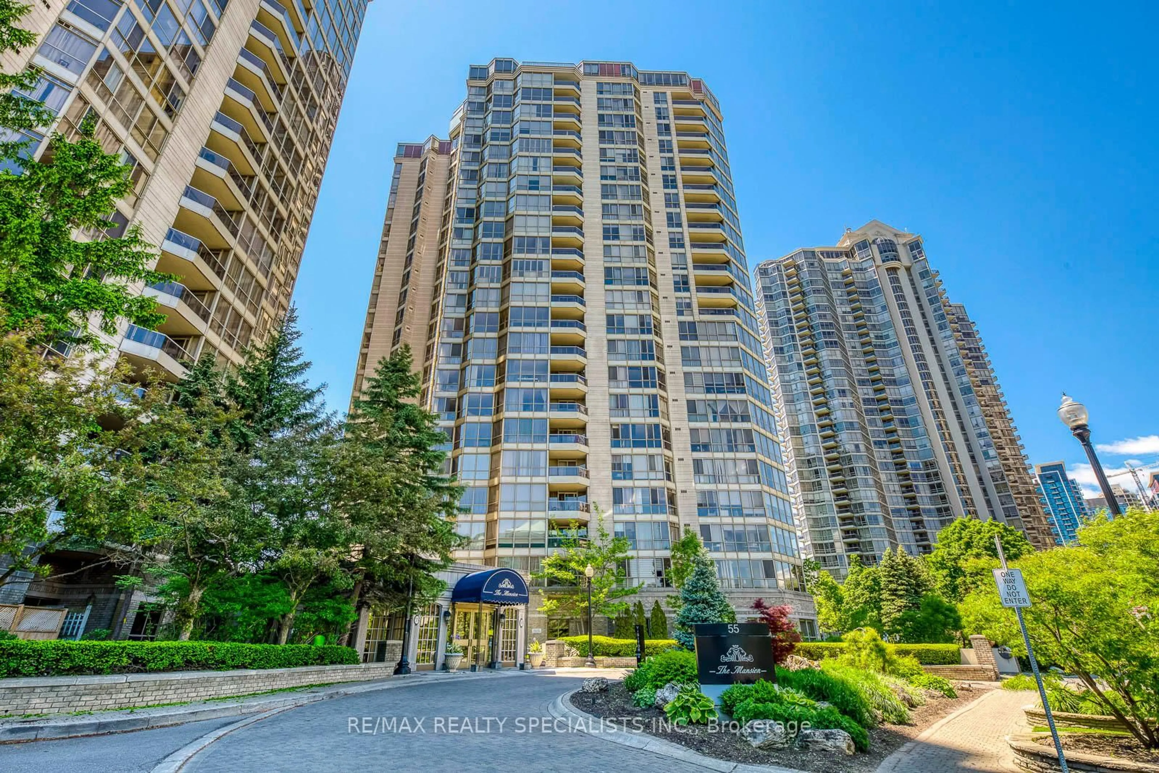 A pic from outside/outdoor area/front of a property/back of a property/a pic from drone, city buildings view from balcony for 55 Kingsbridge Garden Circ #PH1, Mississauga Ontario L5R 1Y1