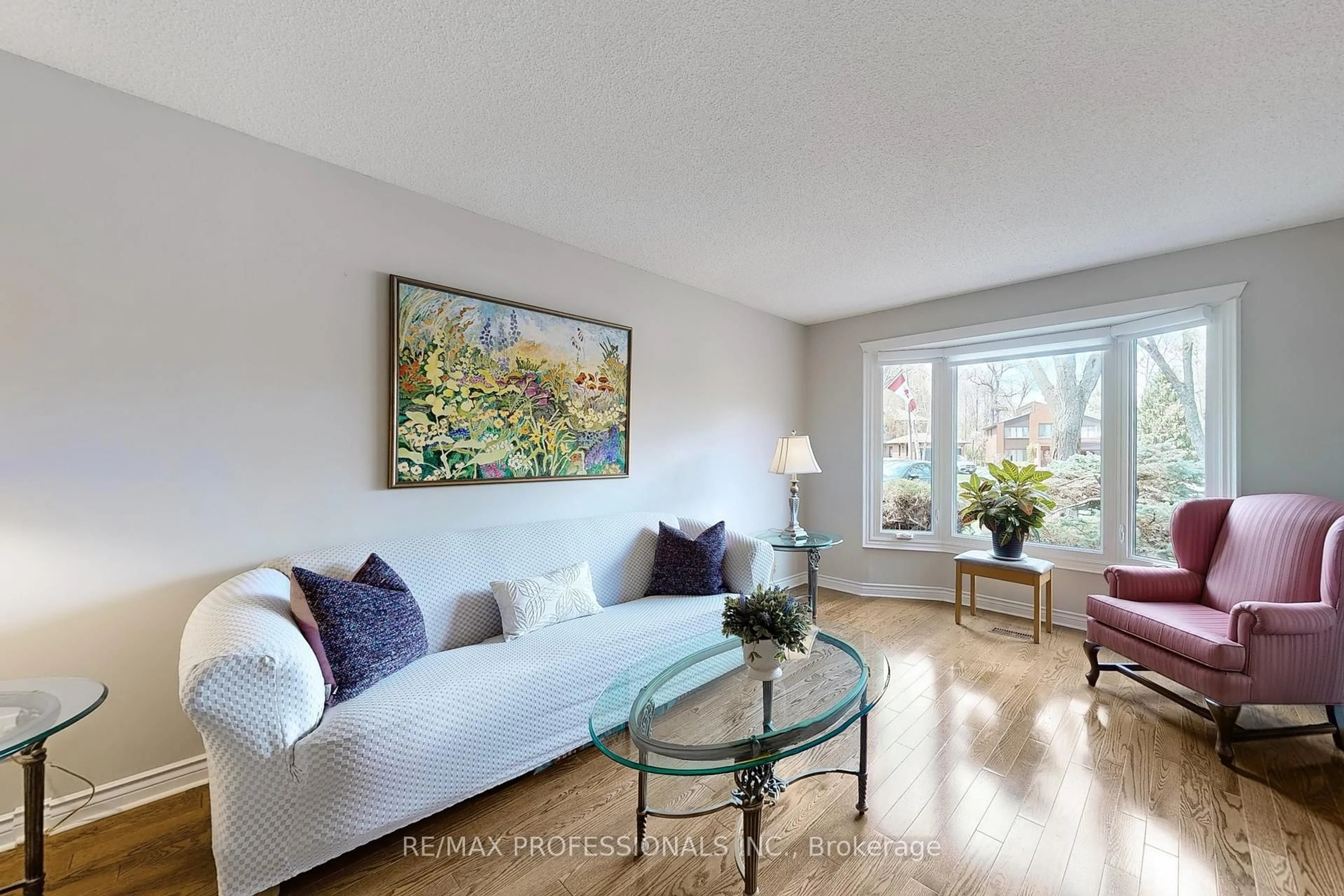 Living room with furniture, unknown for 4183 Renoak Crt, Mississauga Ontario L5C 4K3