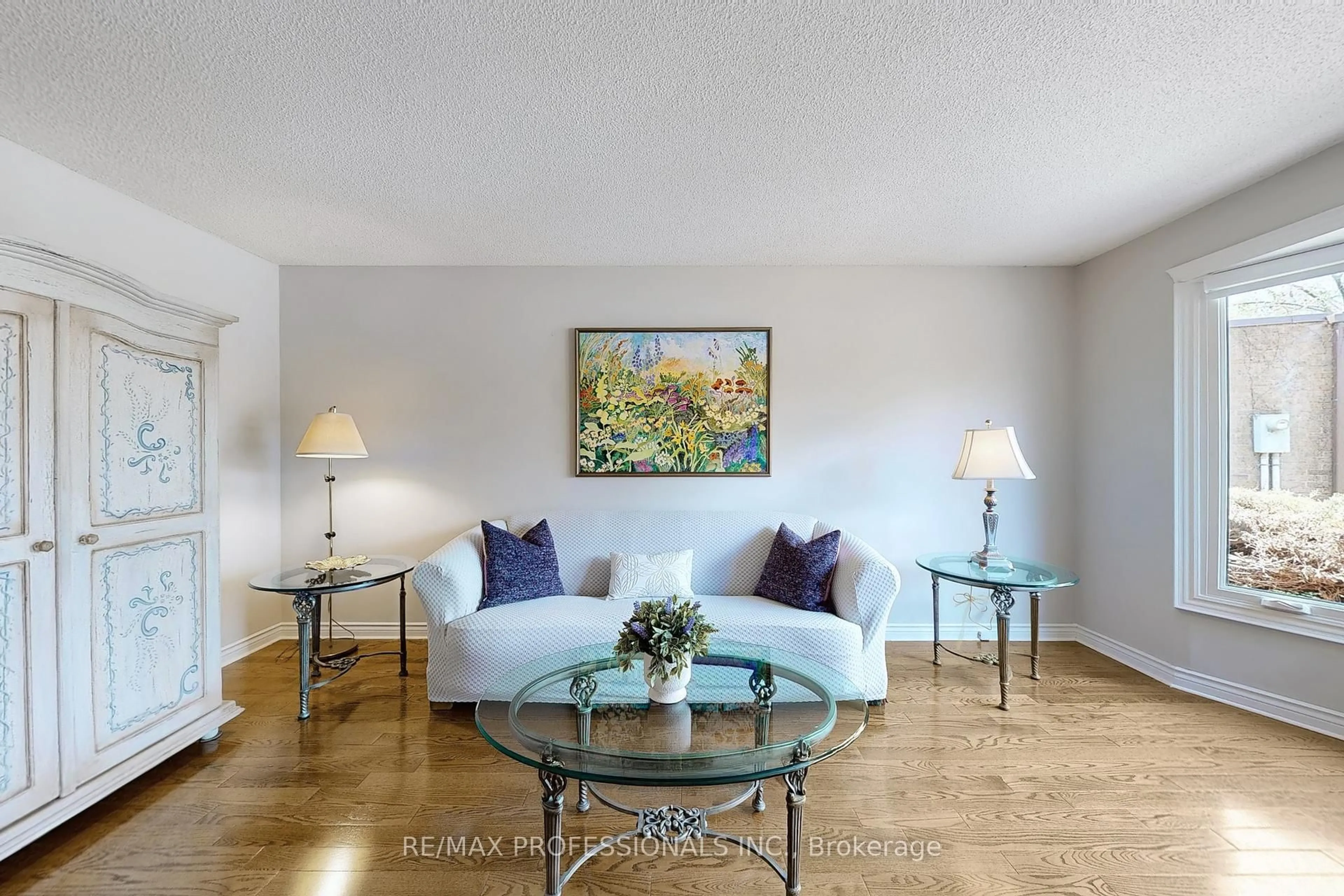 Living room with furniture, unknown for 4183 Renoak Crt, Mississauga Ontario L5C 4K3