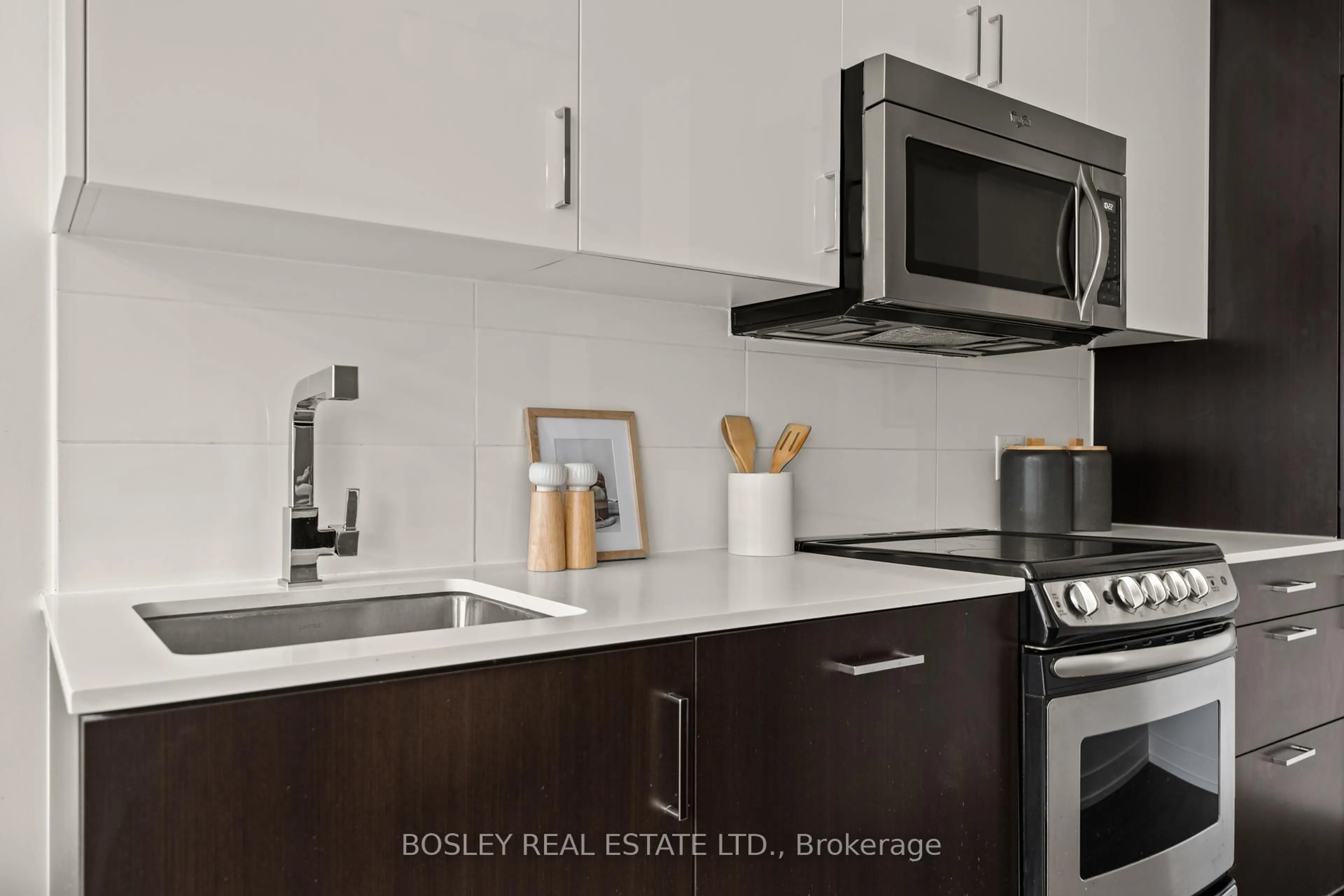 Standard kitchen, unknown for 36 Howard Park Ave #205, Toronto Ontario M6R 0A5