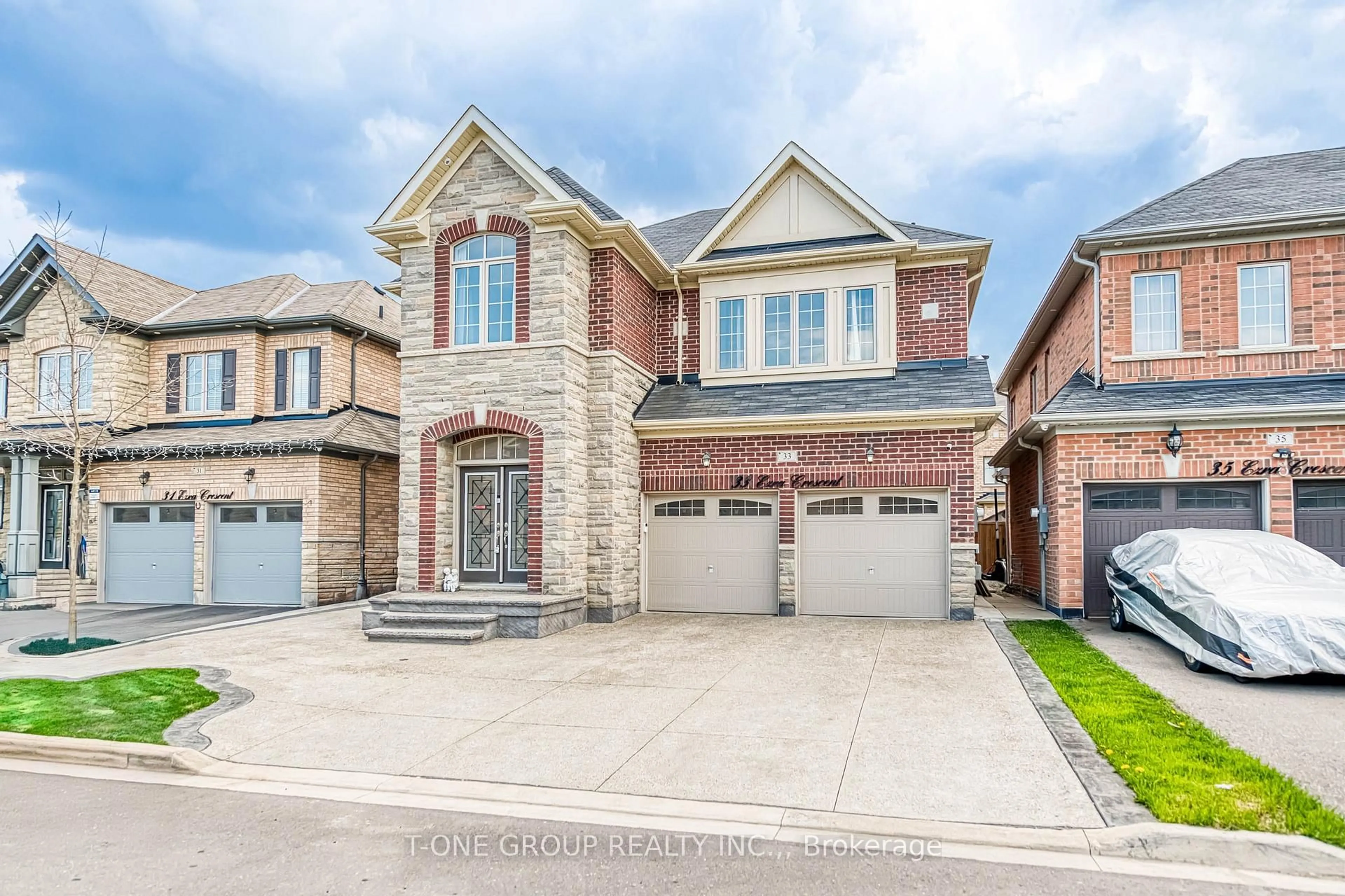 Home with brick exterior material, street for 33 Ezra Cres, Brampton Ontario L7A 5A6