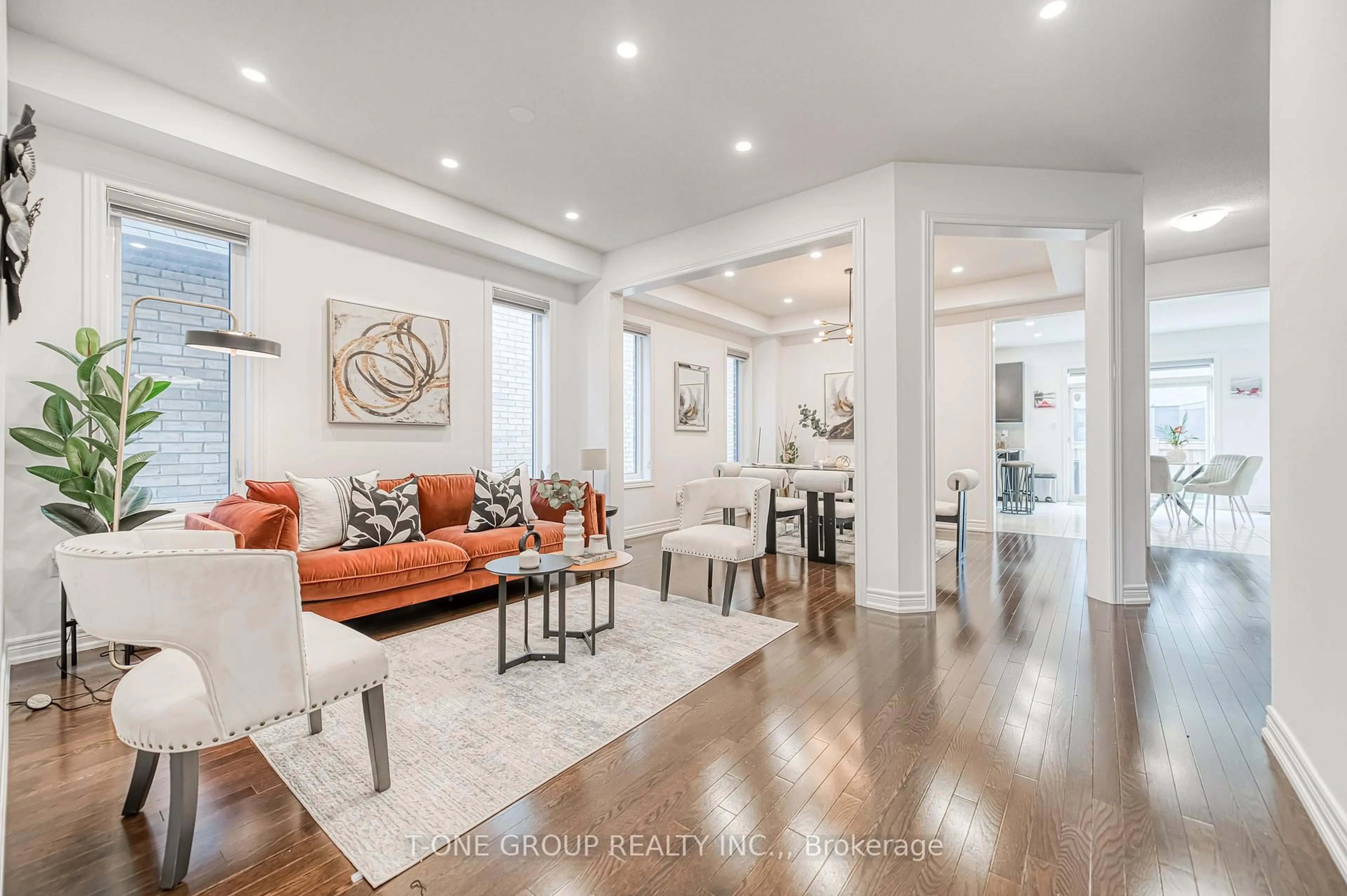 Living room with furniture, unknown for 33 Ezra Cres, Brampton Ontario L7A 5A6
