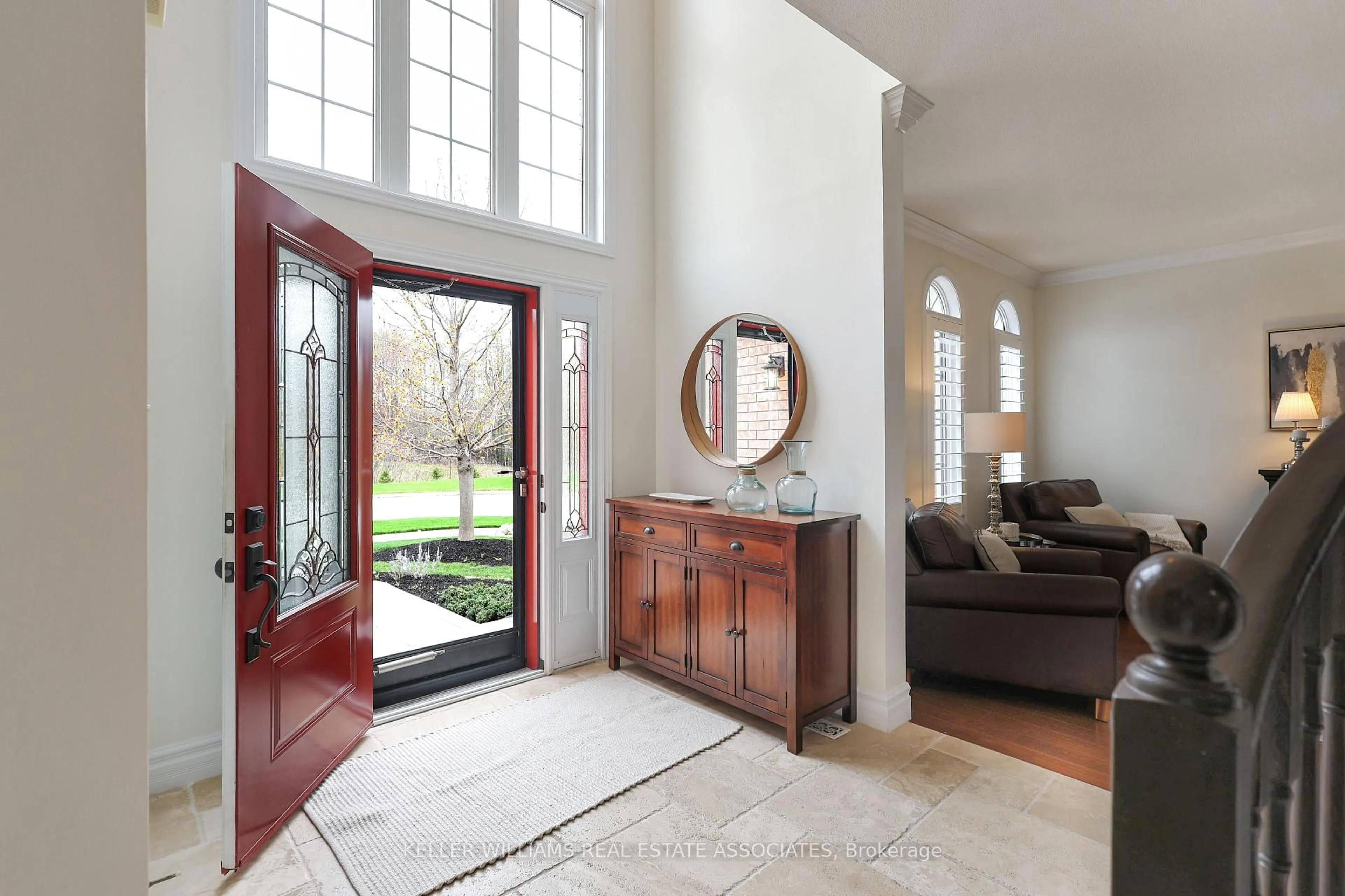 Indoor entryway for 15 Johnson Cres, Halton Hills Ontario L7G 6A4