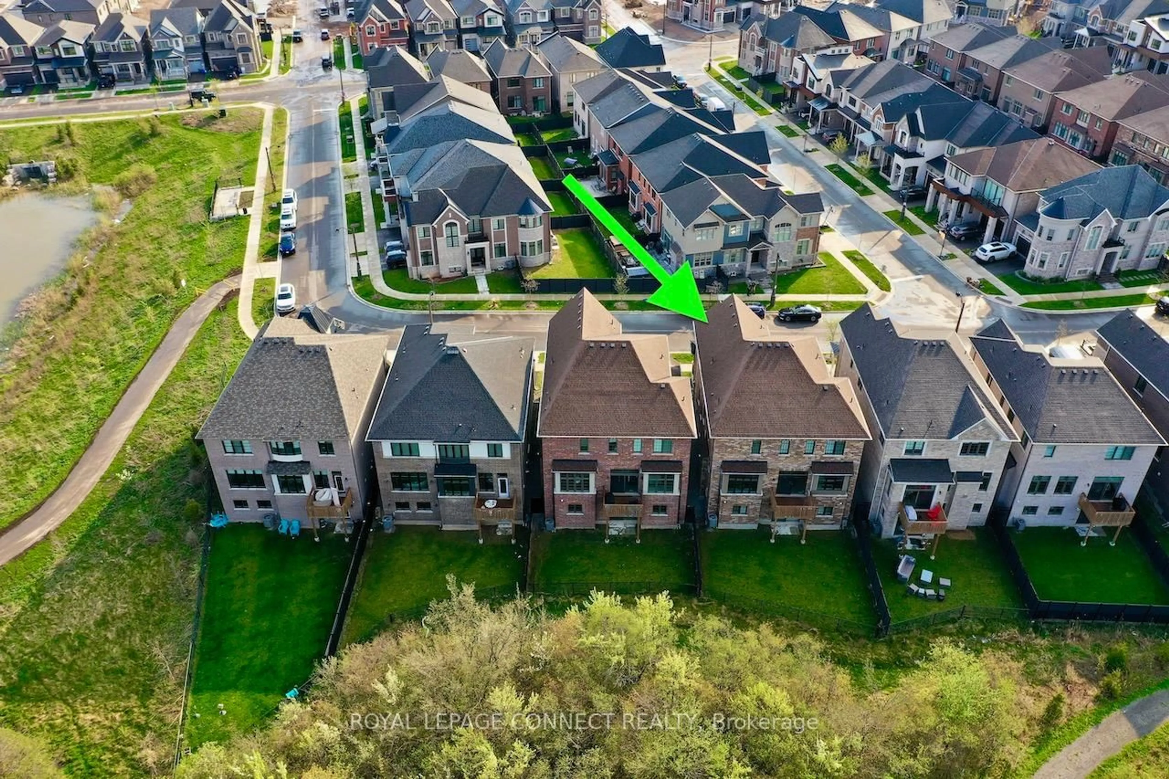 A pic from outside/outdoor area/front of a property/back of a property/a pic from drone, street for 1428 Ford Strathy Cres, Oakville Ontario L6H 3W8