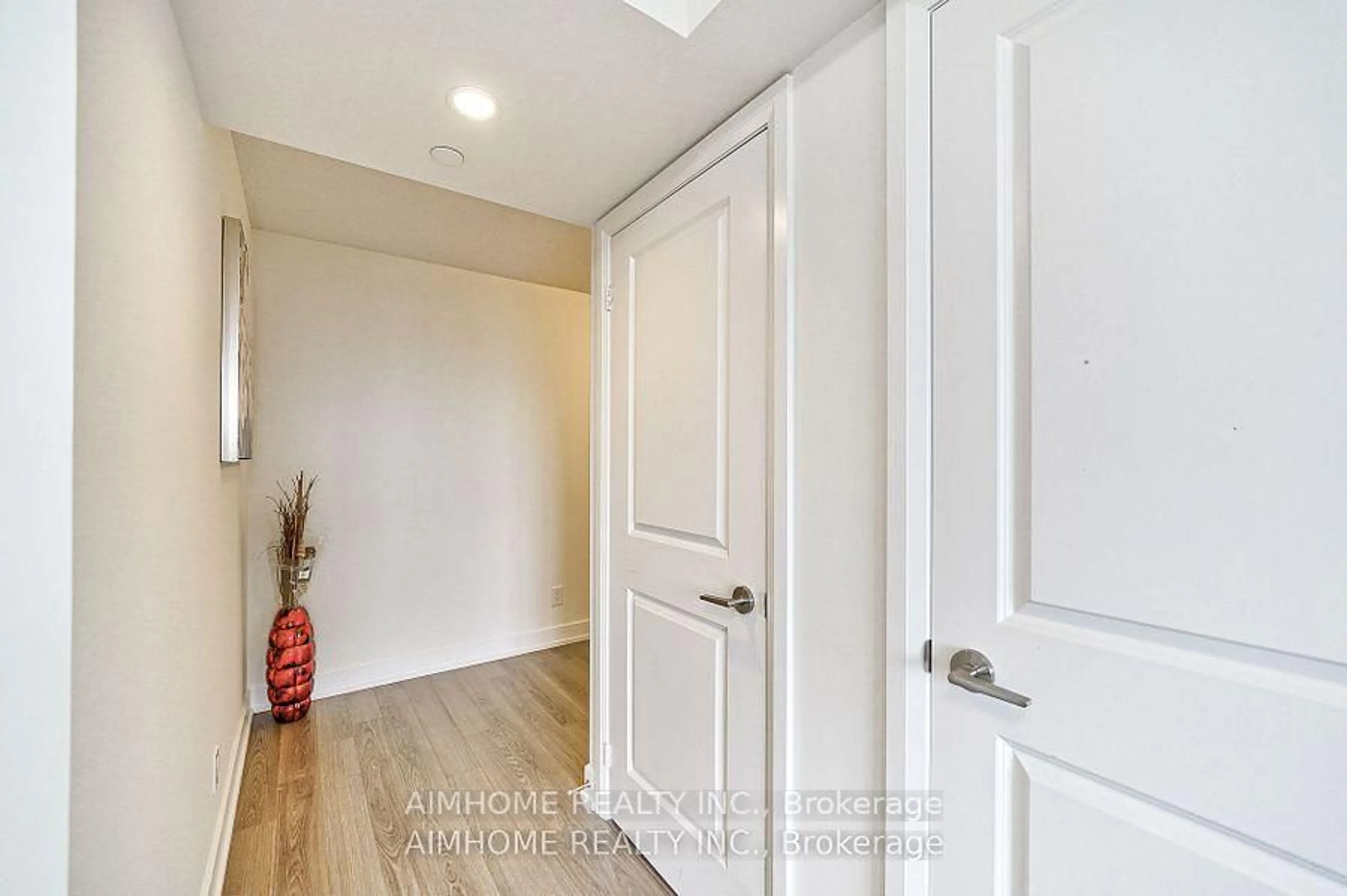 Indoor entryway for 2 Eva Rd #2022, Toronto Ontario M9C 0A9