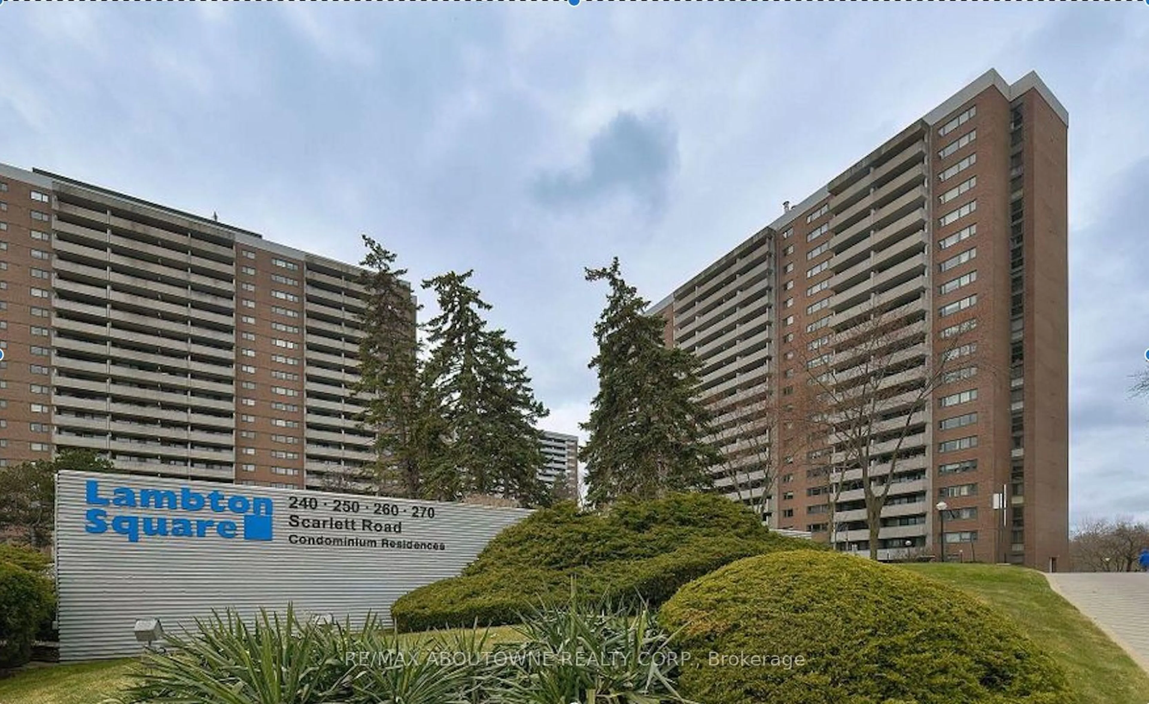 Indoor foyer for 260 Scarlett Rd #1006, Toronto Ontario M6N 4X6