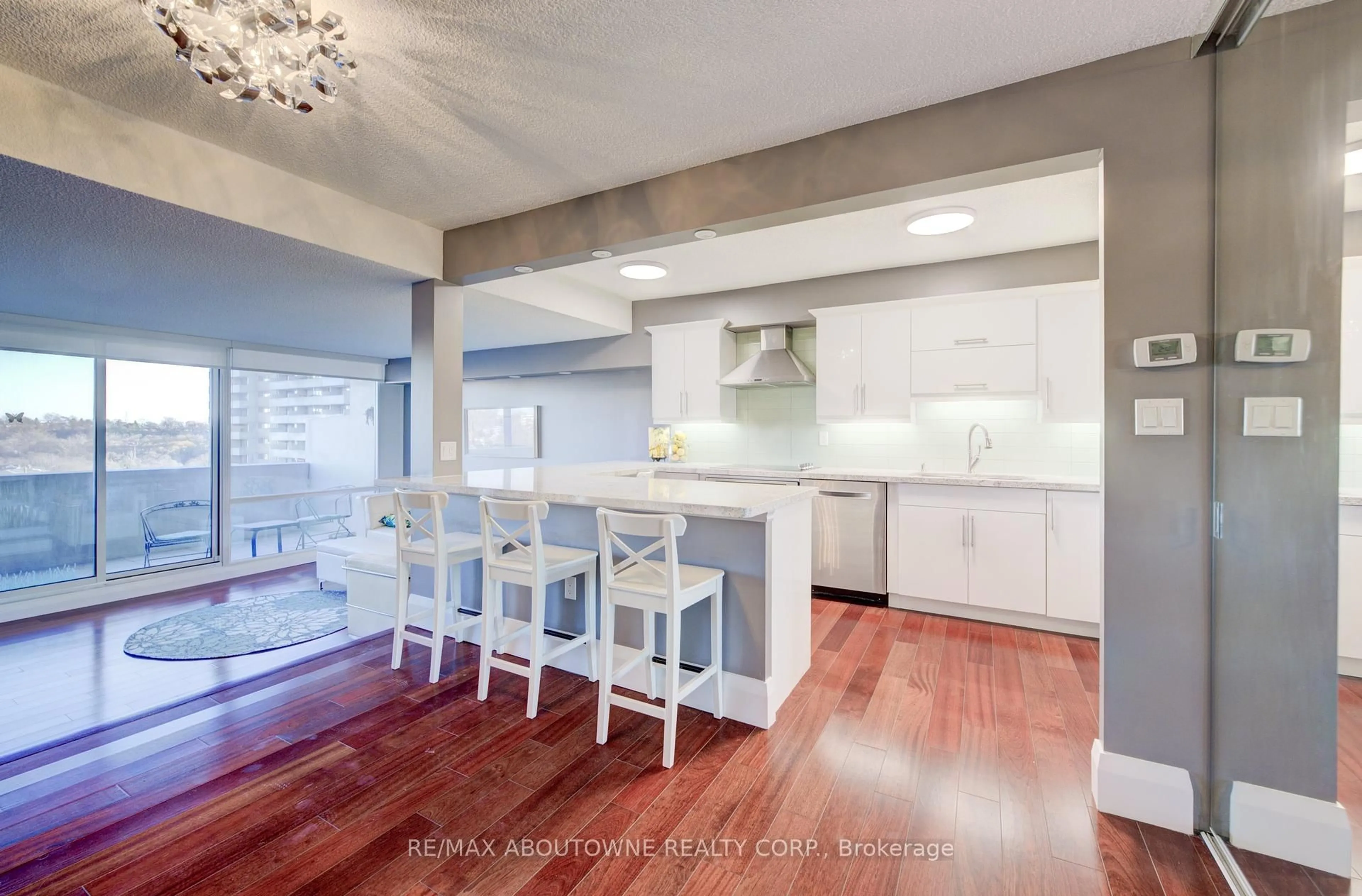 Open concept kitchen, ceramic/tile floor for 260 Scarlett Rd #1006, Toronto Ontario M6N 4X6