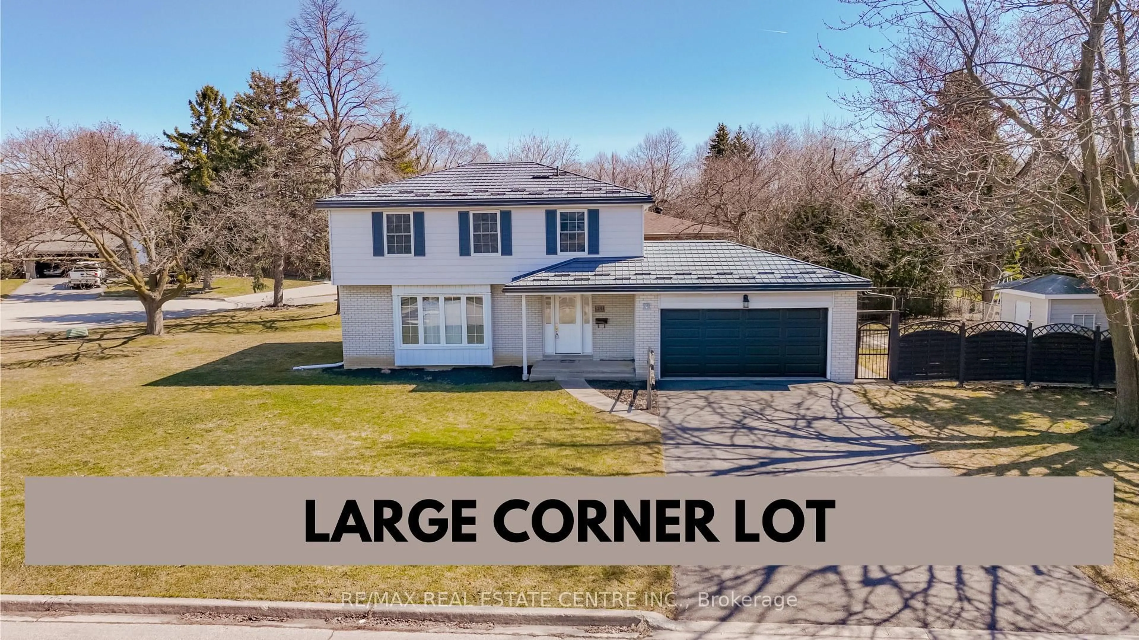 A pic from outside/outdoor area/front of a property/back of a property/a pic from drone, street for 24 Crawley Dr, Brampton Ontario L6T 2R8