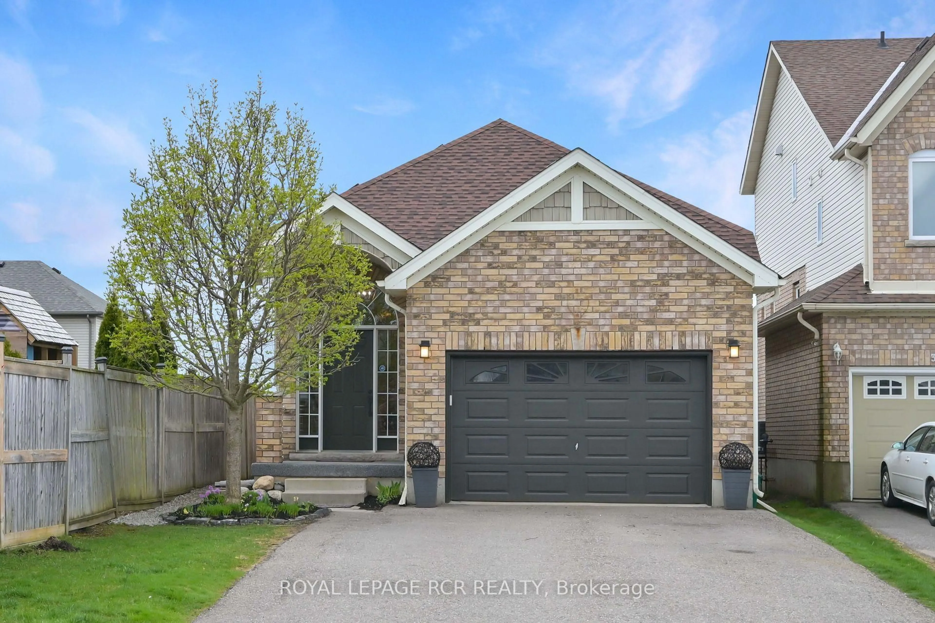 Home with brick exterior material, street for 31 Murray Crt, Orangeville Ontario L9W 0A1