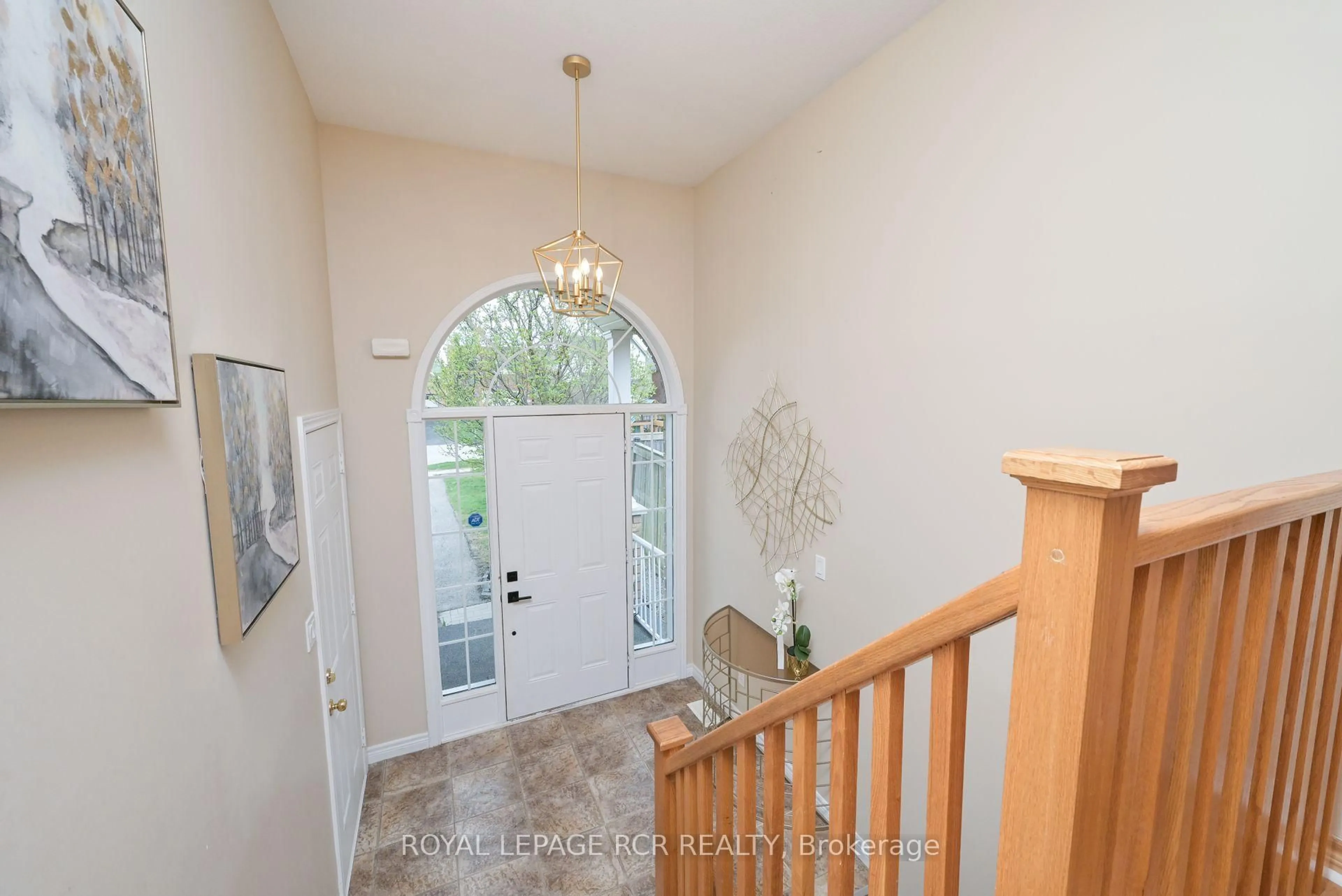 Indoor entryway for 31 Murray Crt, Orangeville Ontario L9W 0A1