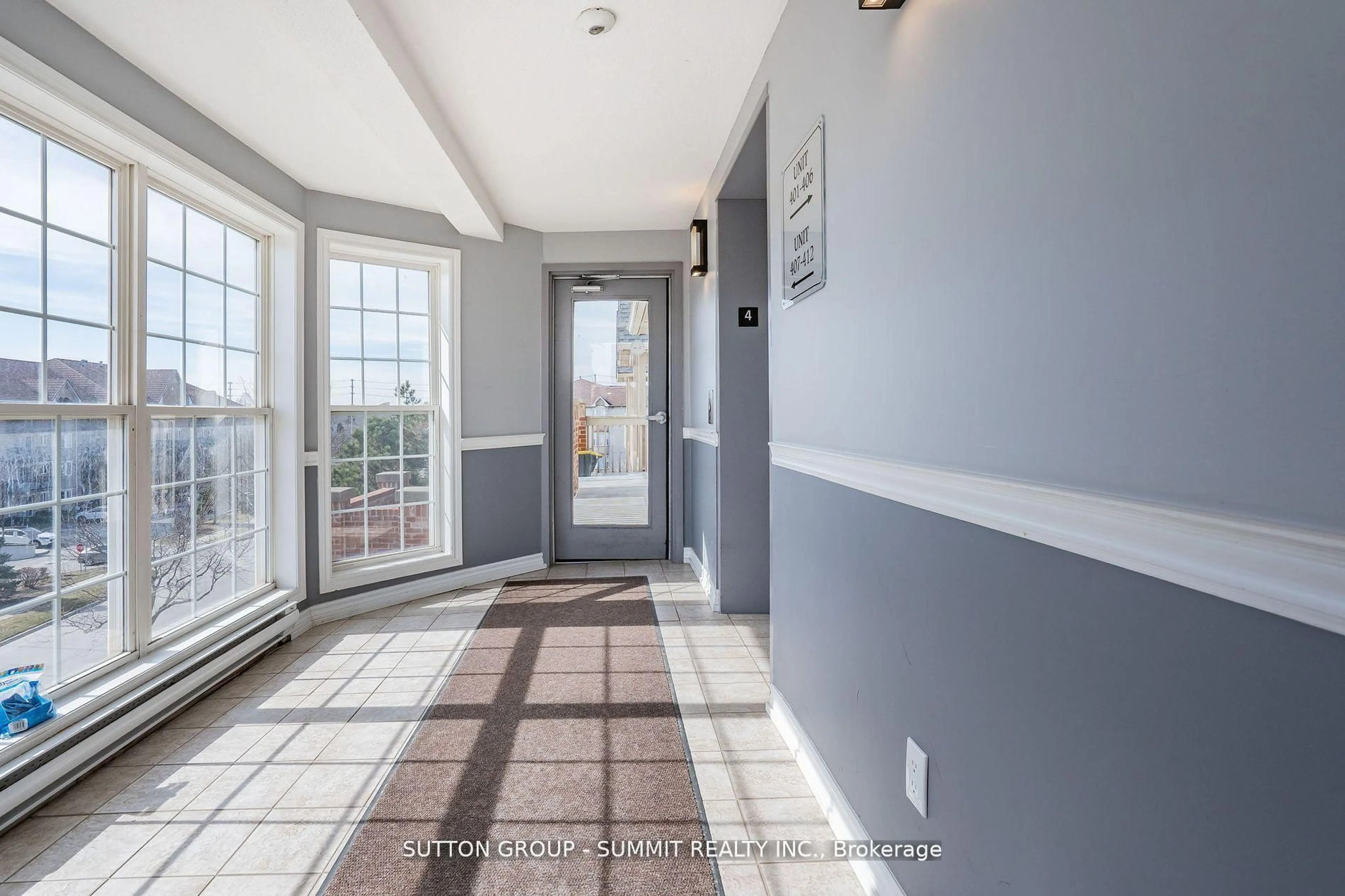Indoor foyer for 4015 Kilmer Dr #406, Burlington Ontario L7M 4M4