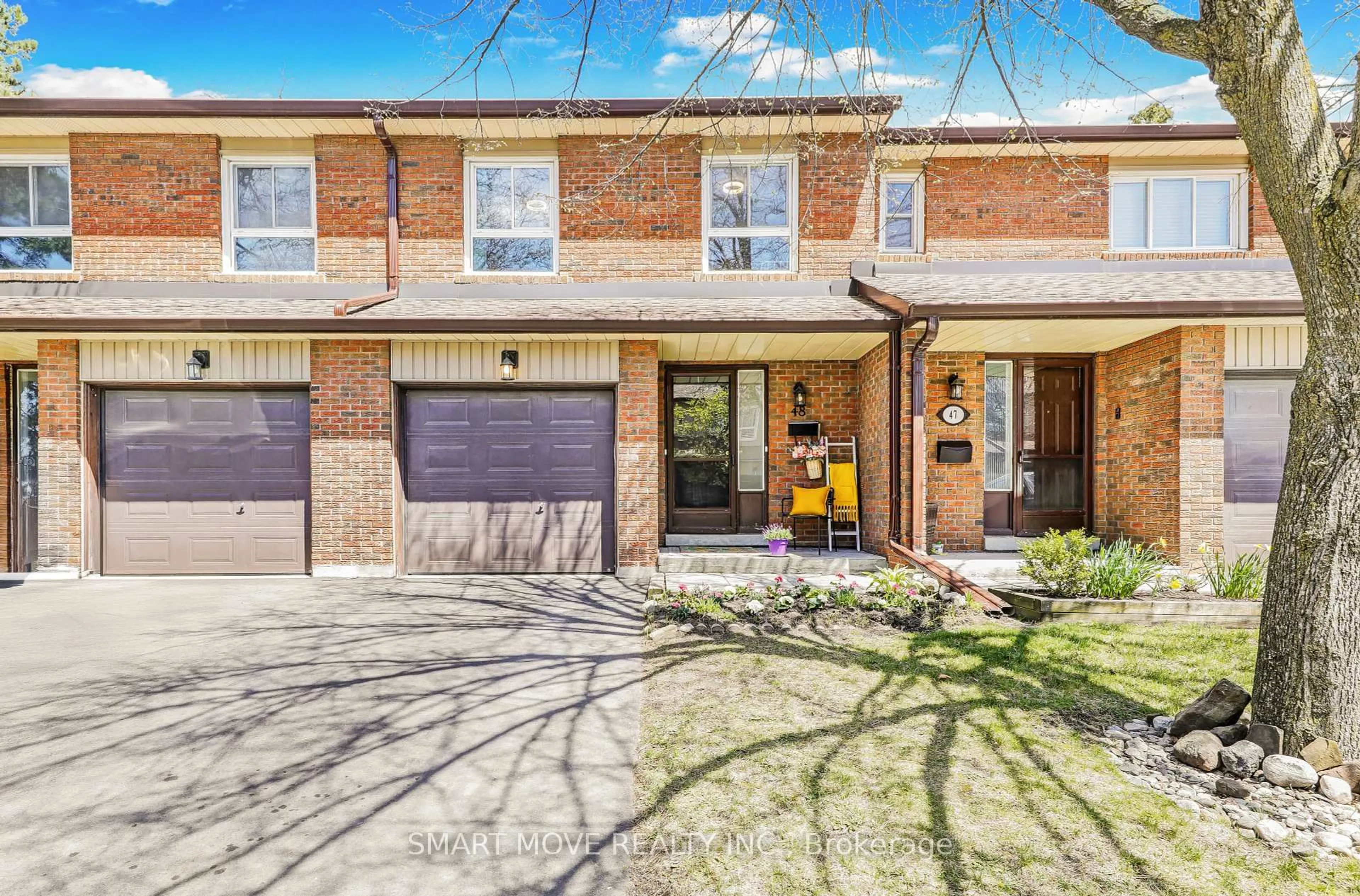 Home with brick exterior material, street for 725 Vermouth Ave #48, Mississauga Ontario L5A 3X5