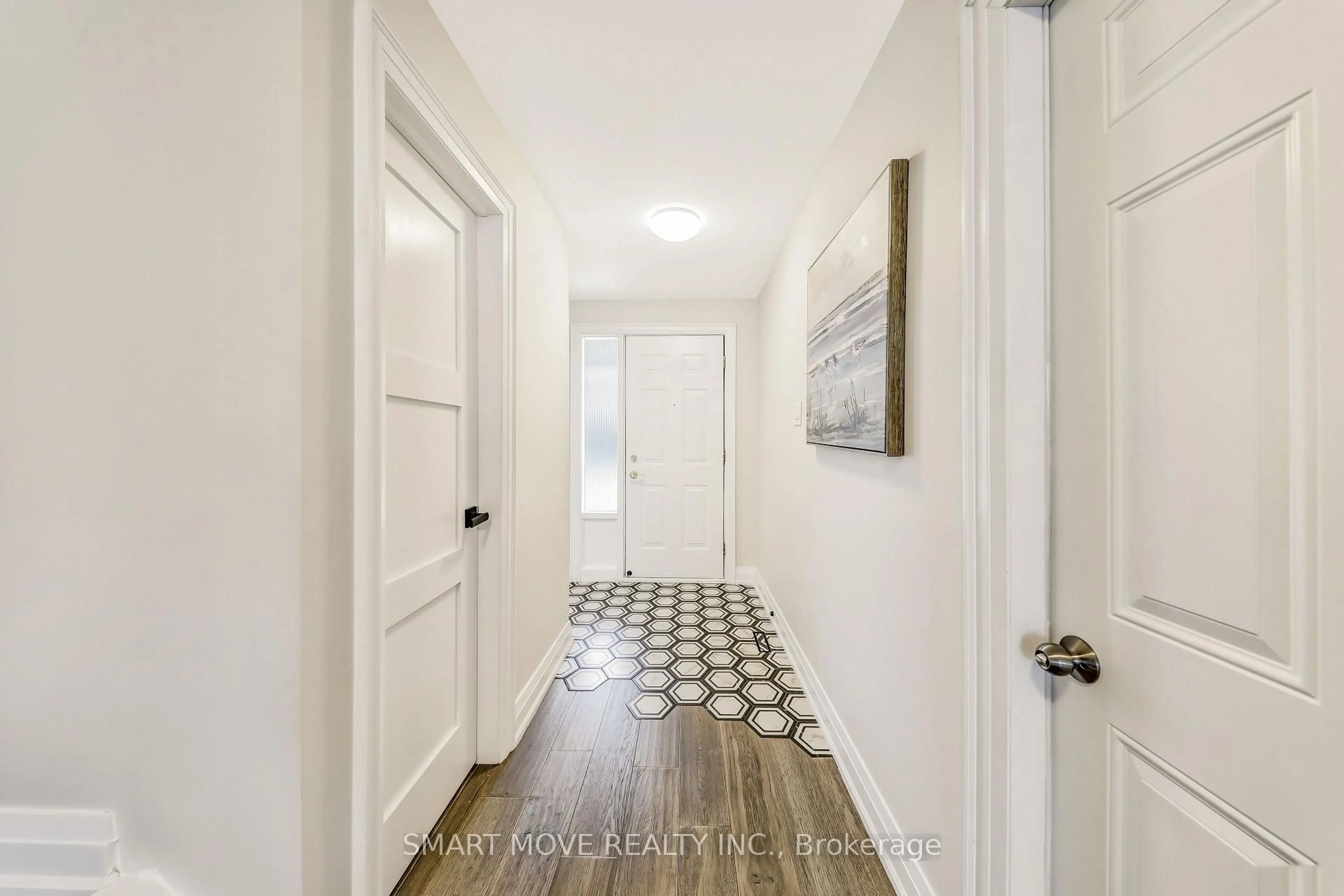 Indoor entryway for 725 Vermouth Ave #48, Mississauga Ontario L5A 3X5