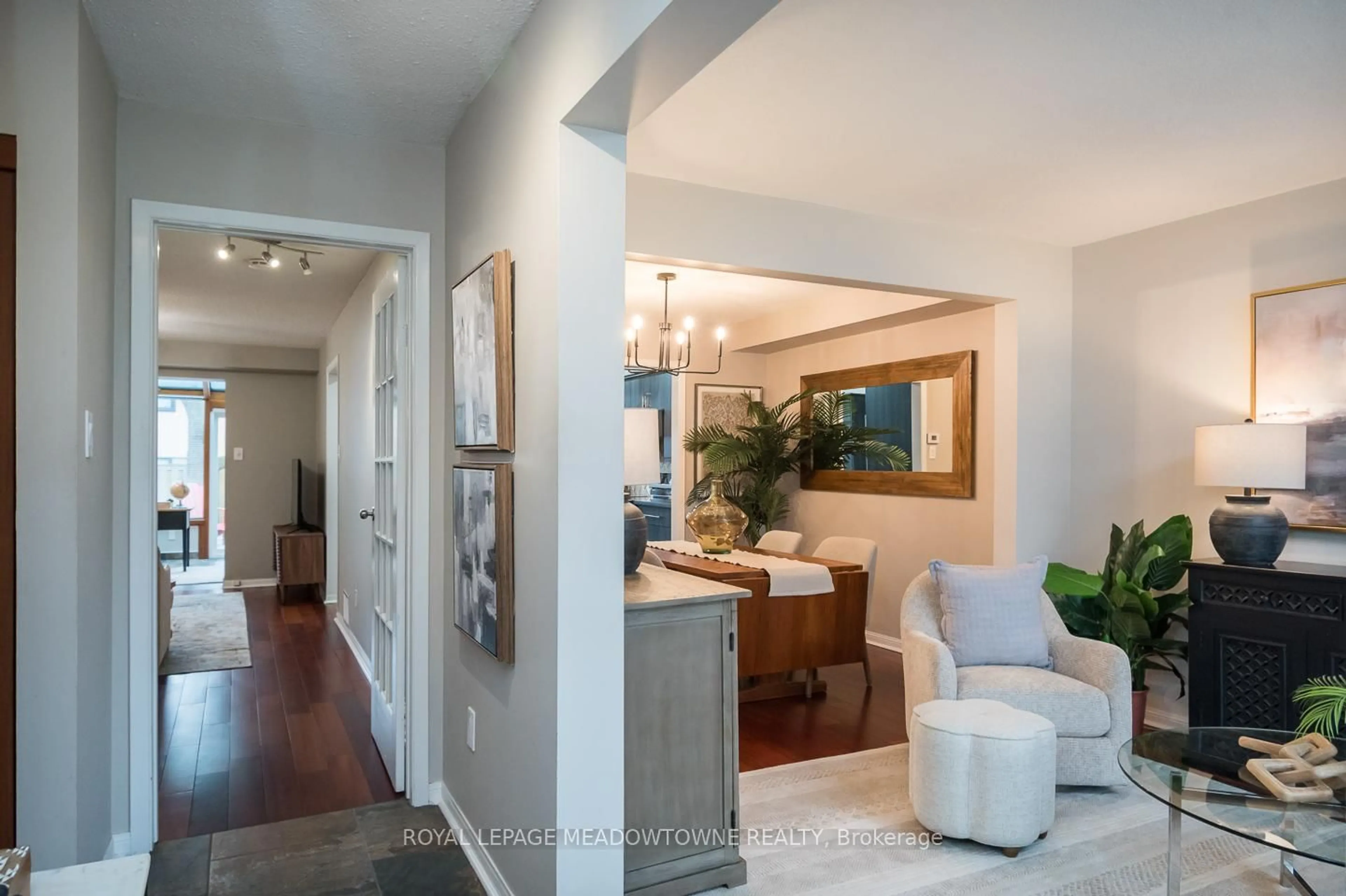 Indoor entryway for 2696 Los Palmas Crt, Mississauga Ontario L5N 2G7