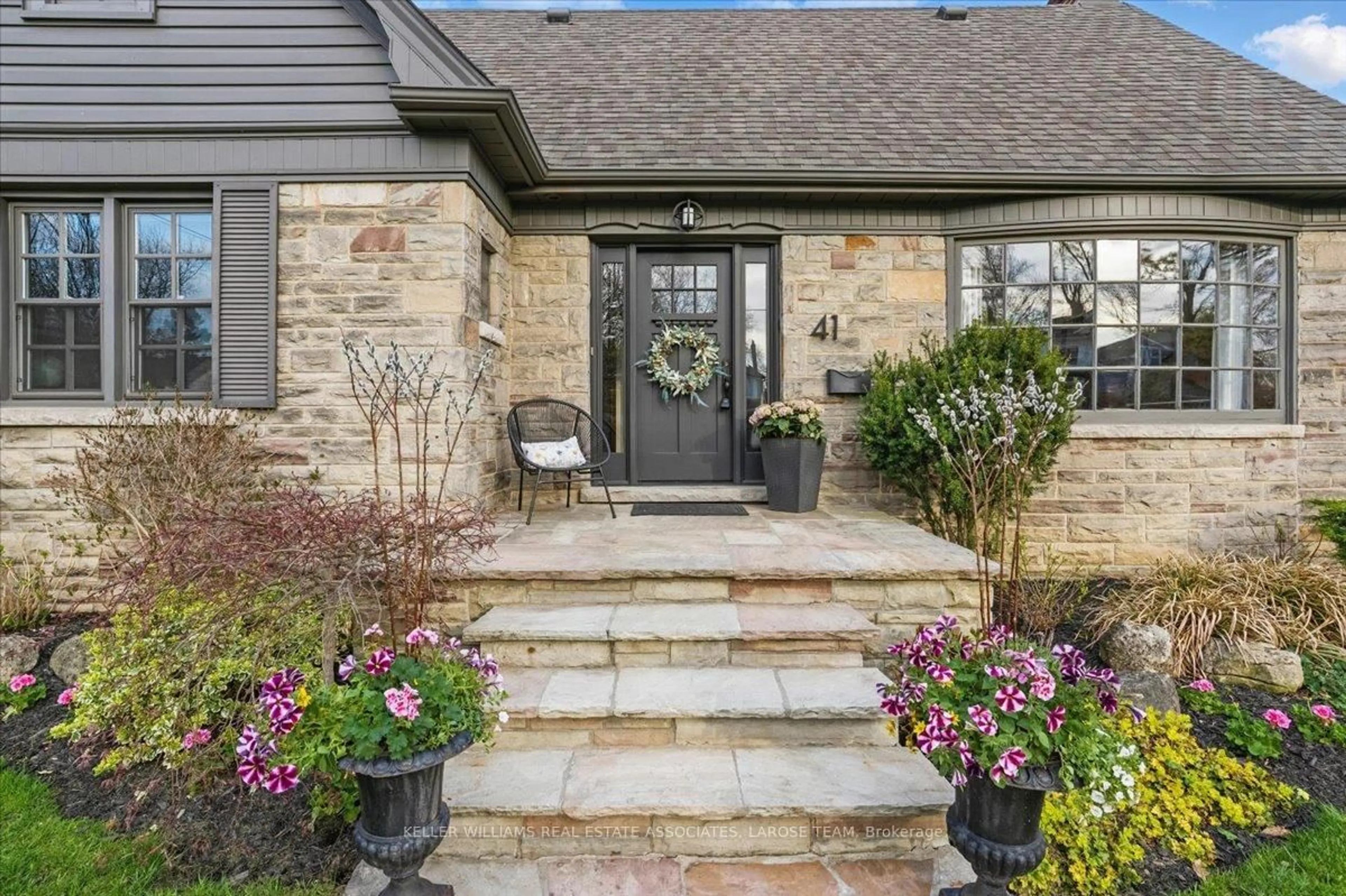Home with brick exterior material, street for 41 Wanita Rd, Mississauga Ontario L5G 1B3