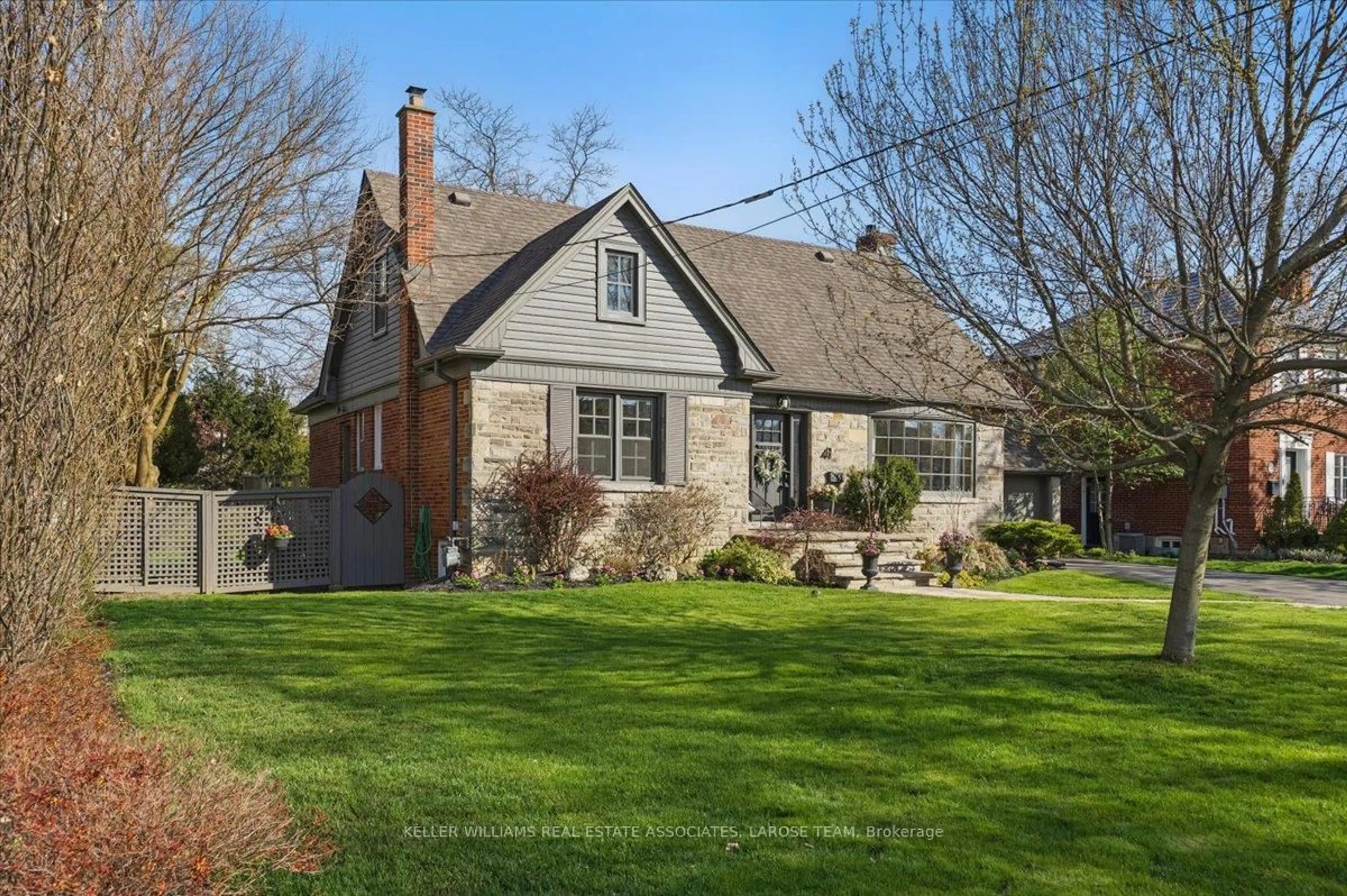 Home with brick exterior material, street for 41 Wanita Rd, Mississauga Ontario L5G 1B3